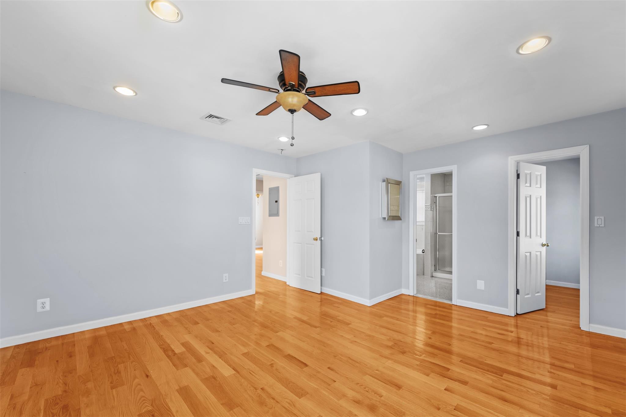 Single Family 250  Queens, NY 11426, MLS-845592-17