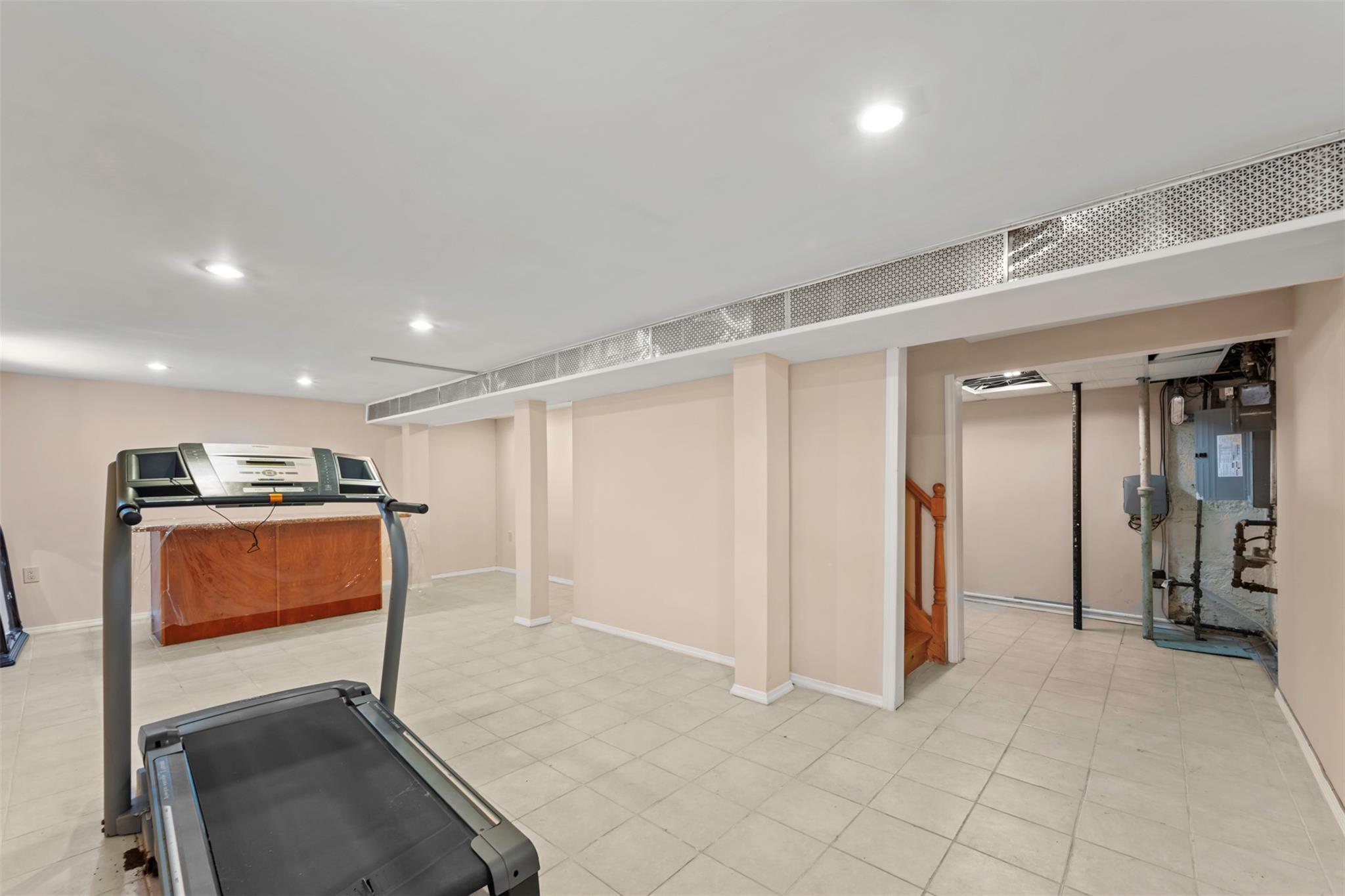 Single Family 250  Queens, NY 11426, MLS-845592-23