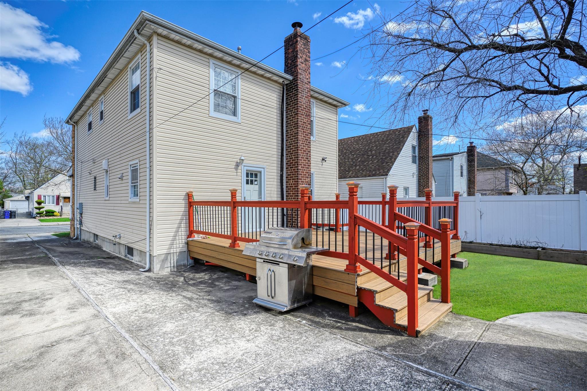 Single Family 250  Queens, NY 11426, MLS-845592-24