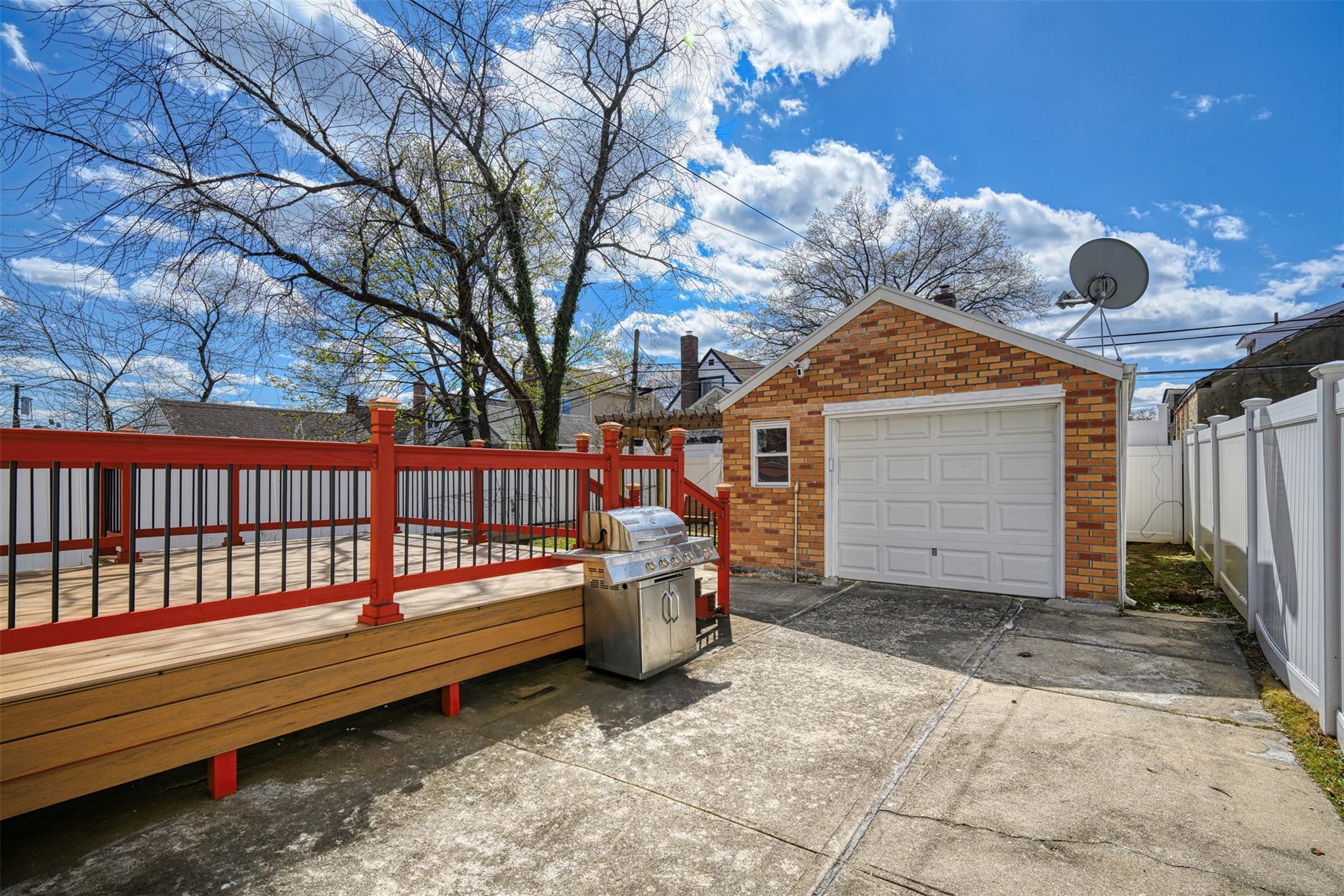Single Family 250  Queens, NY 11426, MLS-845592-25