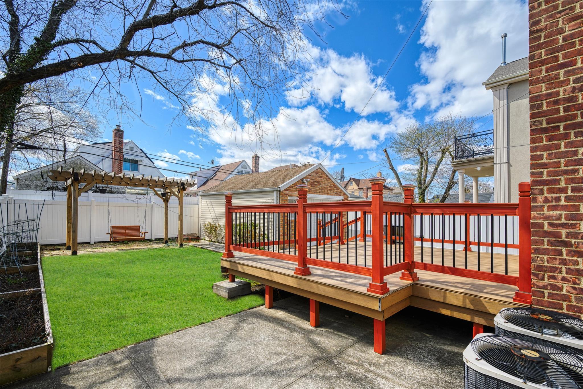 Single Family 250  Queens, NY 11426, MLS-845592-26