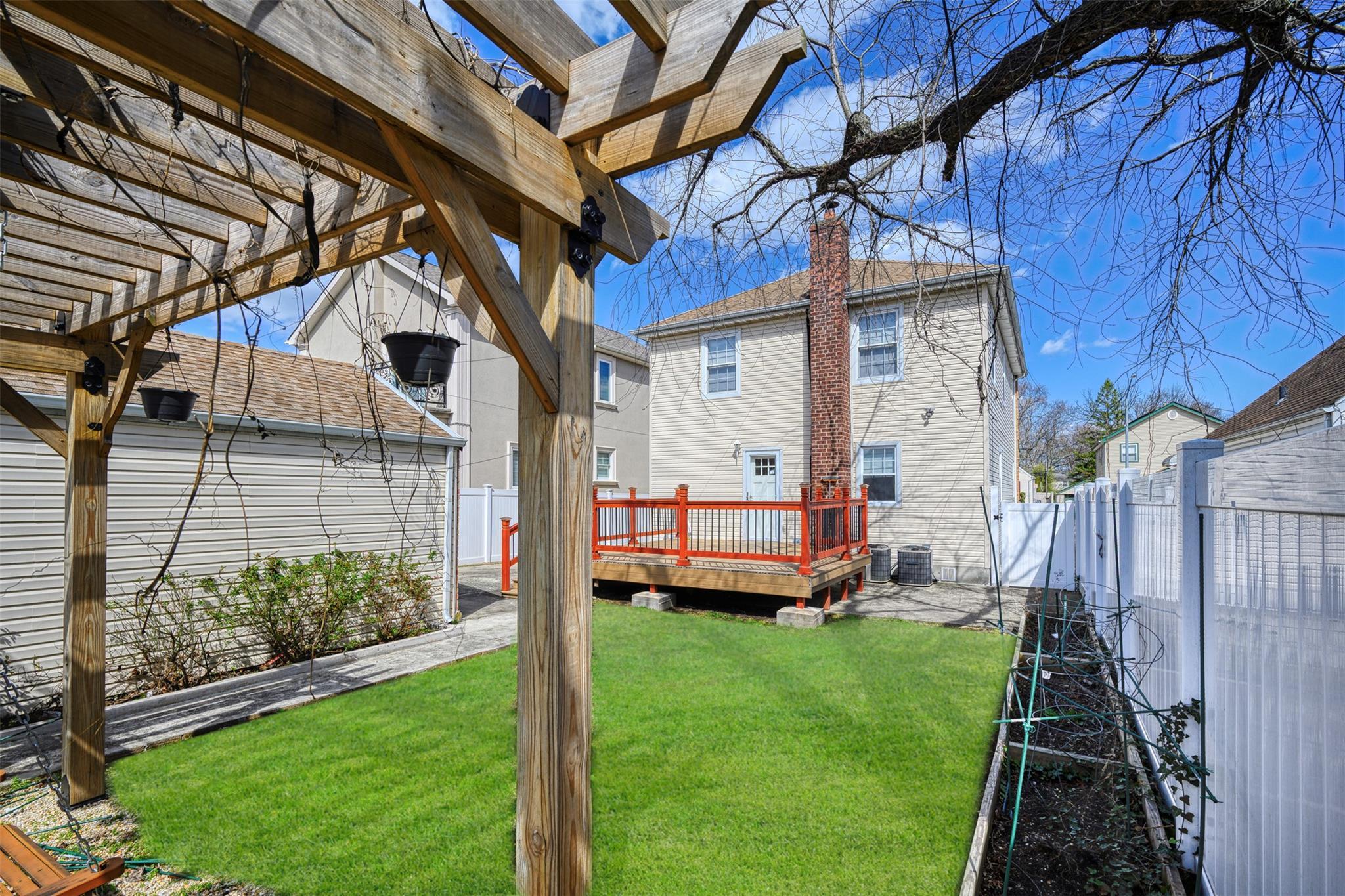 Single Family 250  Queens, NY 11426, MLS-845592-27