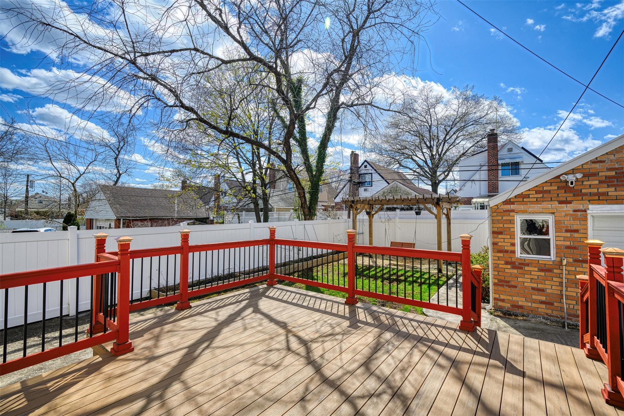Single Family 250  Queens, NY 11426, MLS-845592-28