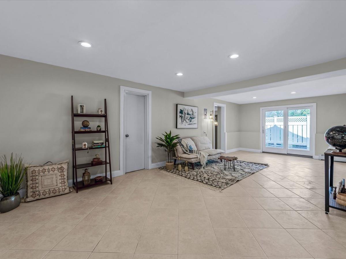 Single Family Red Spring  Nassau County, NY 11542, MLS-845598-13