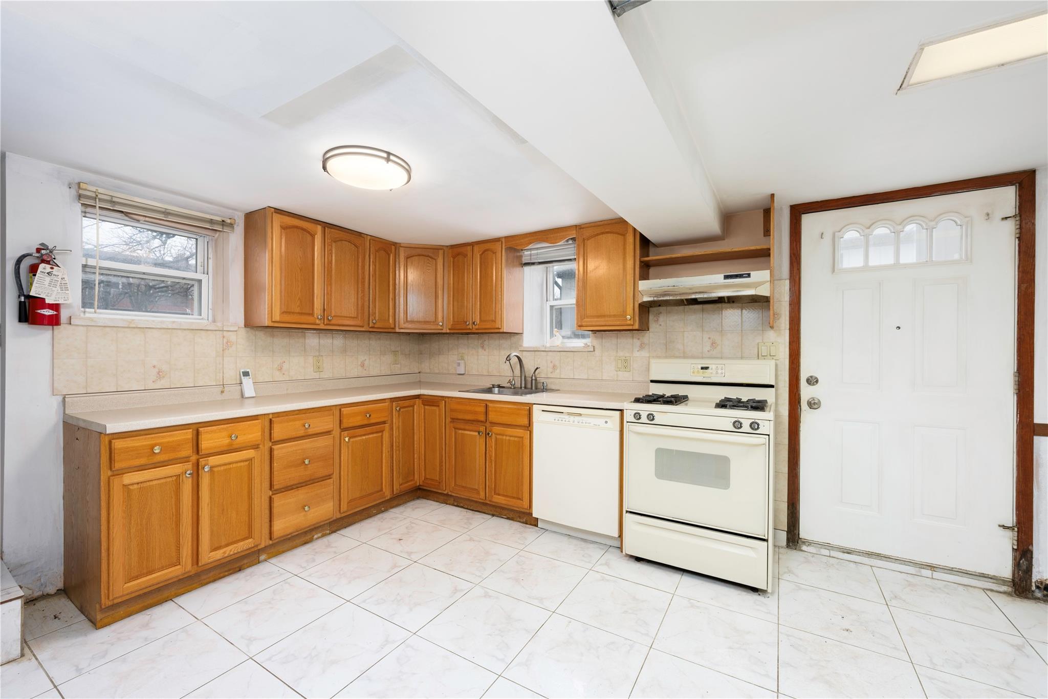 Single Family Edison Avenue  Bronx, NY 10461, MLS-845601-11