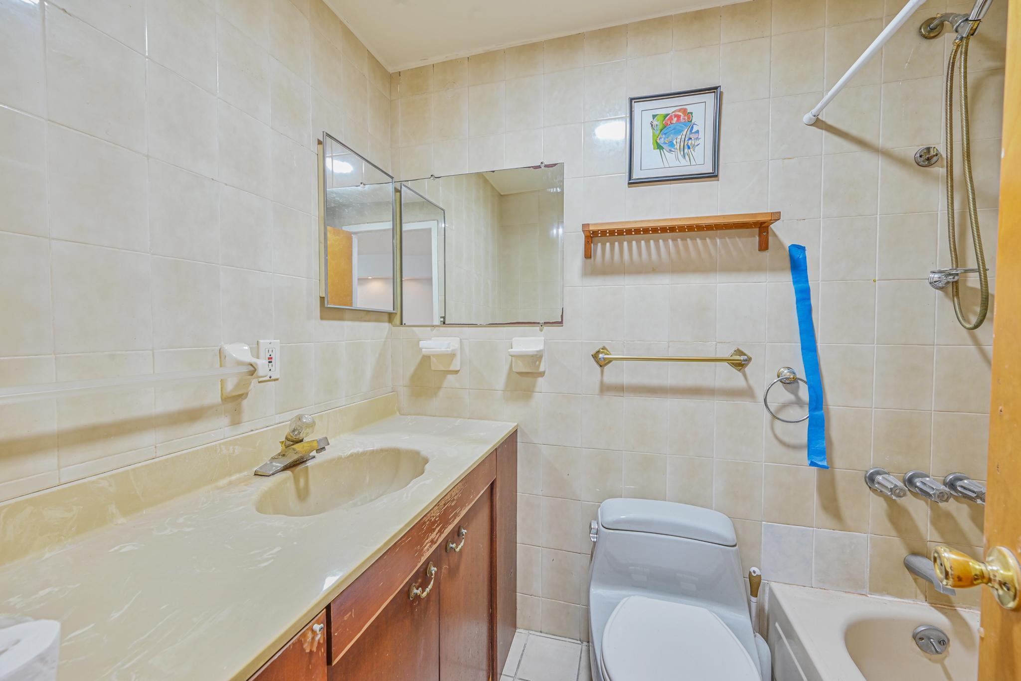 Apartment Avon  Queens, NY 11432, MLS-845650-5