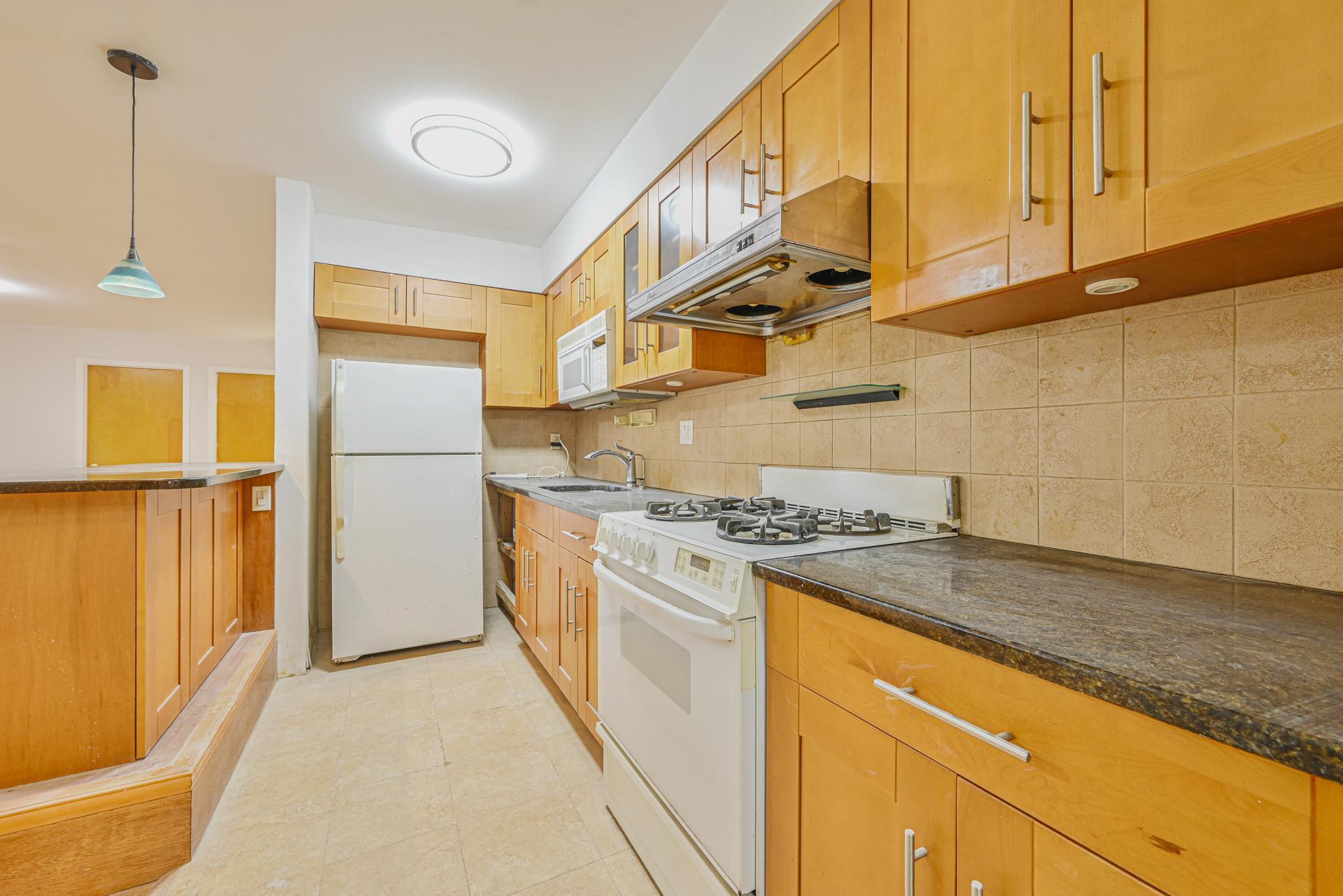 Apartment Avon  Queens, NY 11432, MLS-845650-6