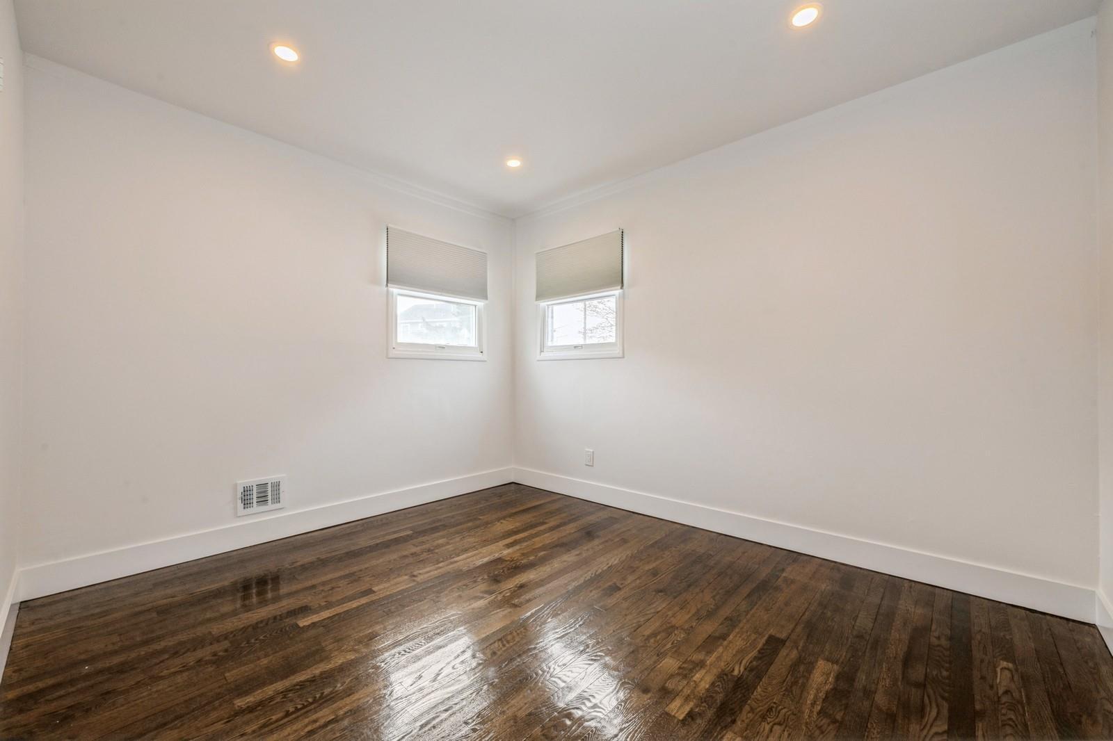 Single Family Crest  Suffolk County, NY 11725, MLS-845654-10