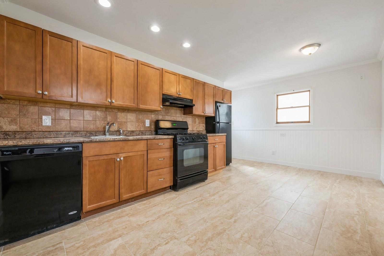 Single Family Crest  Suffolk County, NY 11725, MLS-845654-13