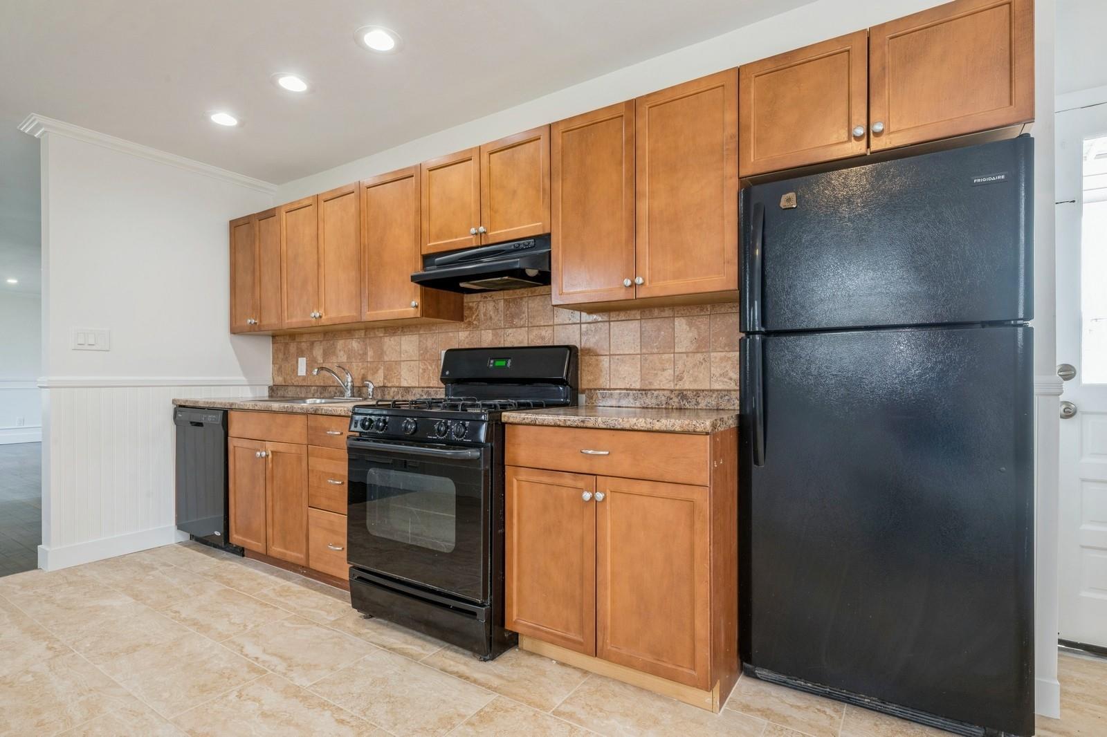 Single Family Crest  Suffolk County, NY 11725, MLS-845654-14