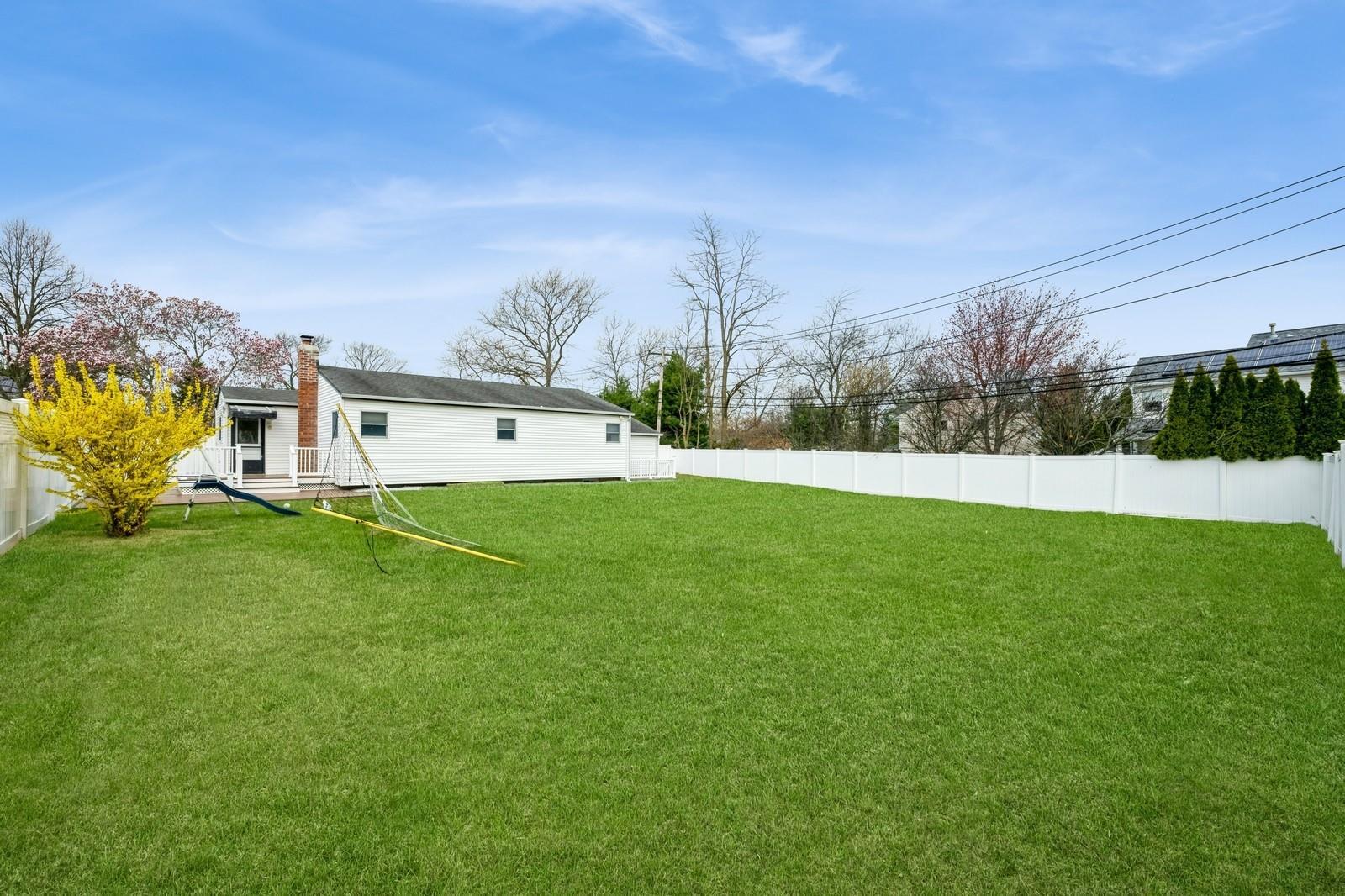 Single Family Crest  Suffolk County, NY 11725, MLS-845654-18