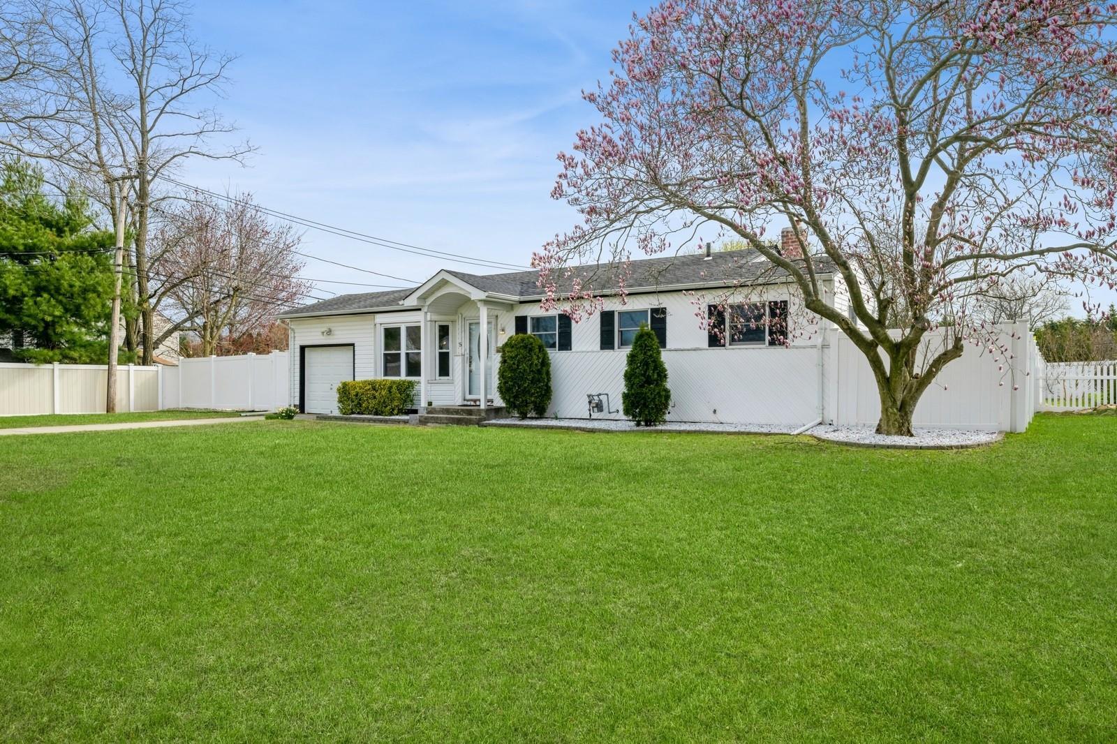 Single Family Crest  Suffolk County, NY 11725, MLS-845654-2