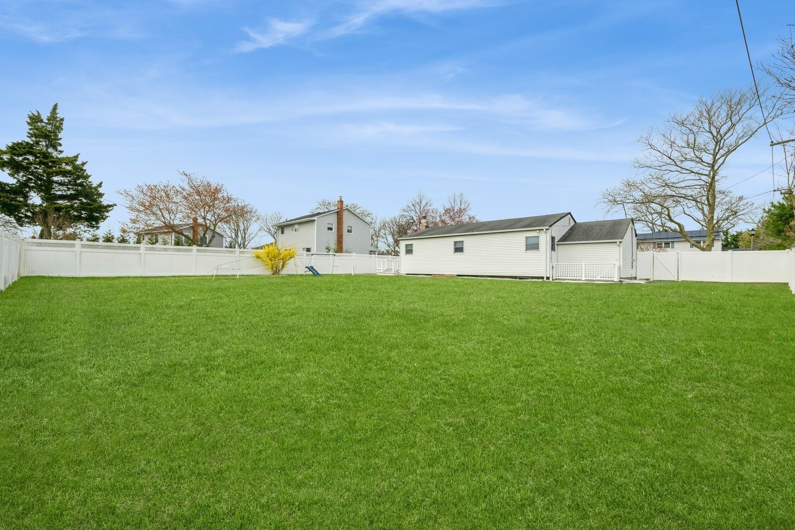 Single Family Crest  Suffolk County, NY 11725, MLS-845654-20