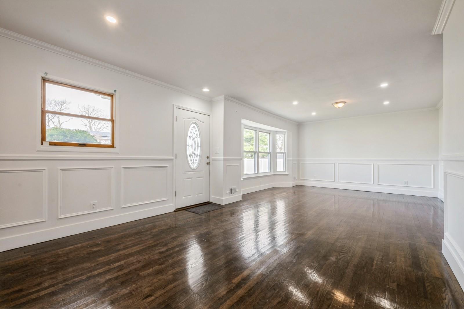 Single Family Crest  Suffolk County, NY 11725, MLS-845654-3