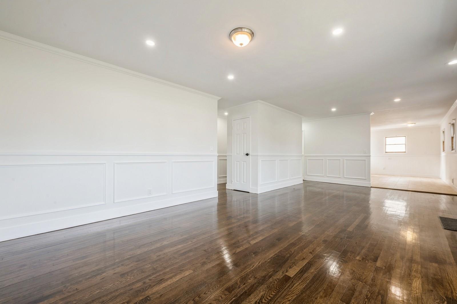 Single Family Crest  Suffolk County, NY 11725, MLS-845654-5