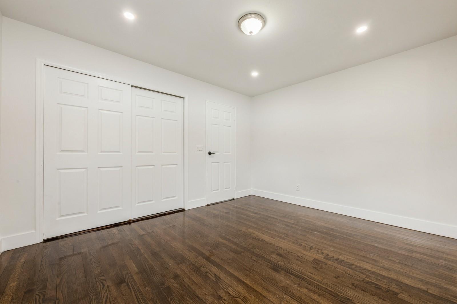Single Family Crest  Suffolk County, NY 11725, MLS-845654-7
