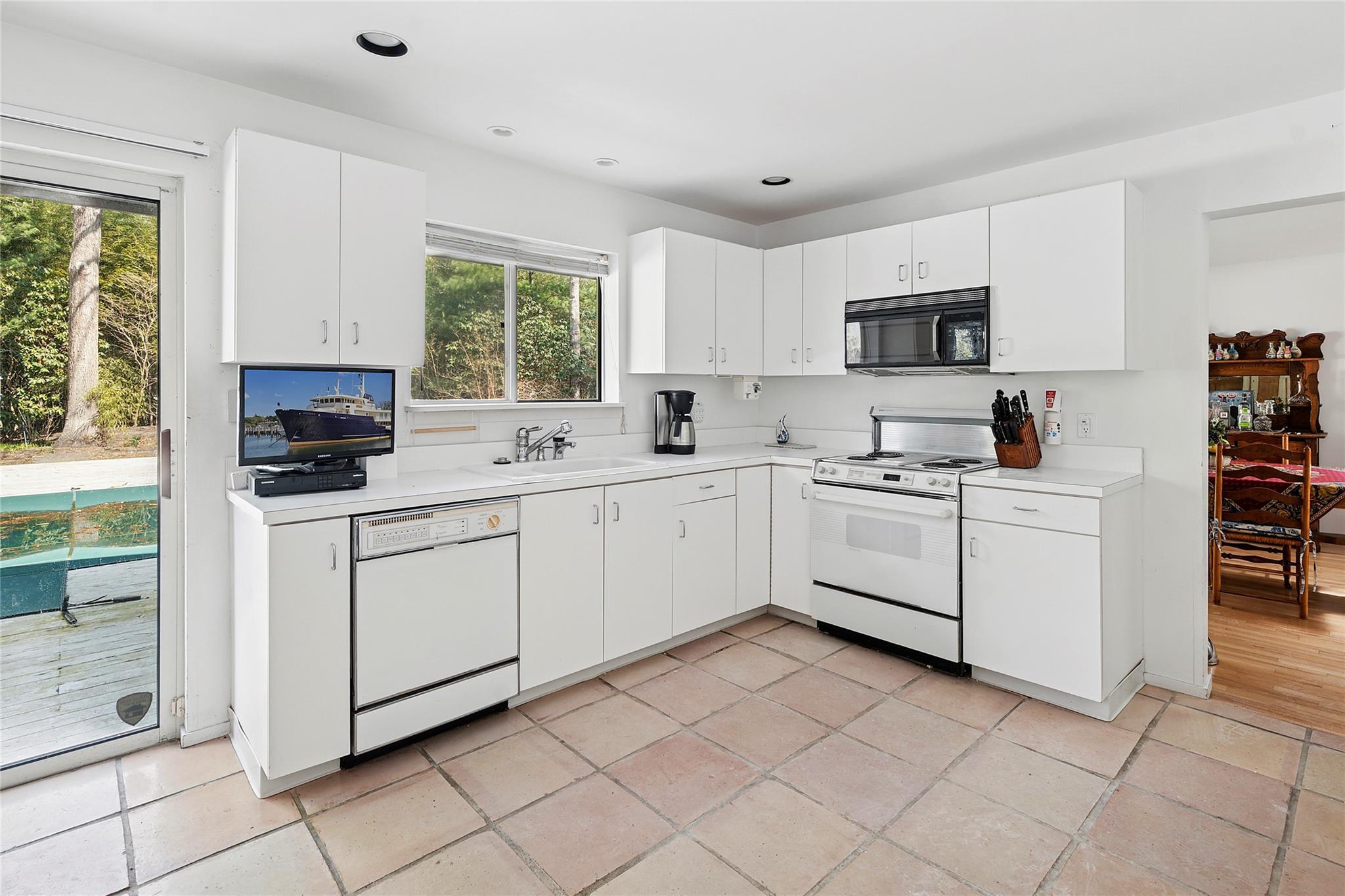 Single Family Becky's Path Suffolk County, NY 11932, MLS-845753-3