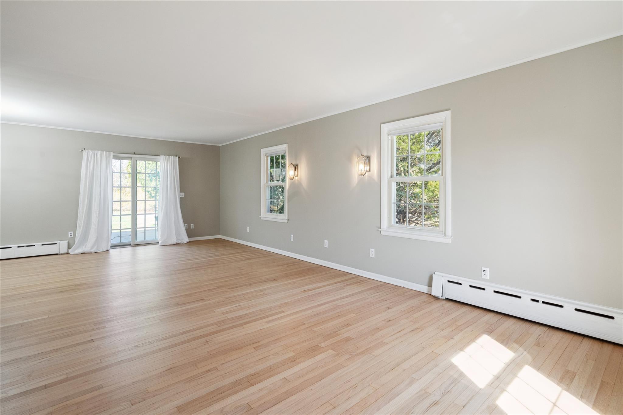 Single Family Main Bayview  Suffolk County, NY 11971, MLS-845954-10