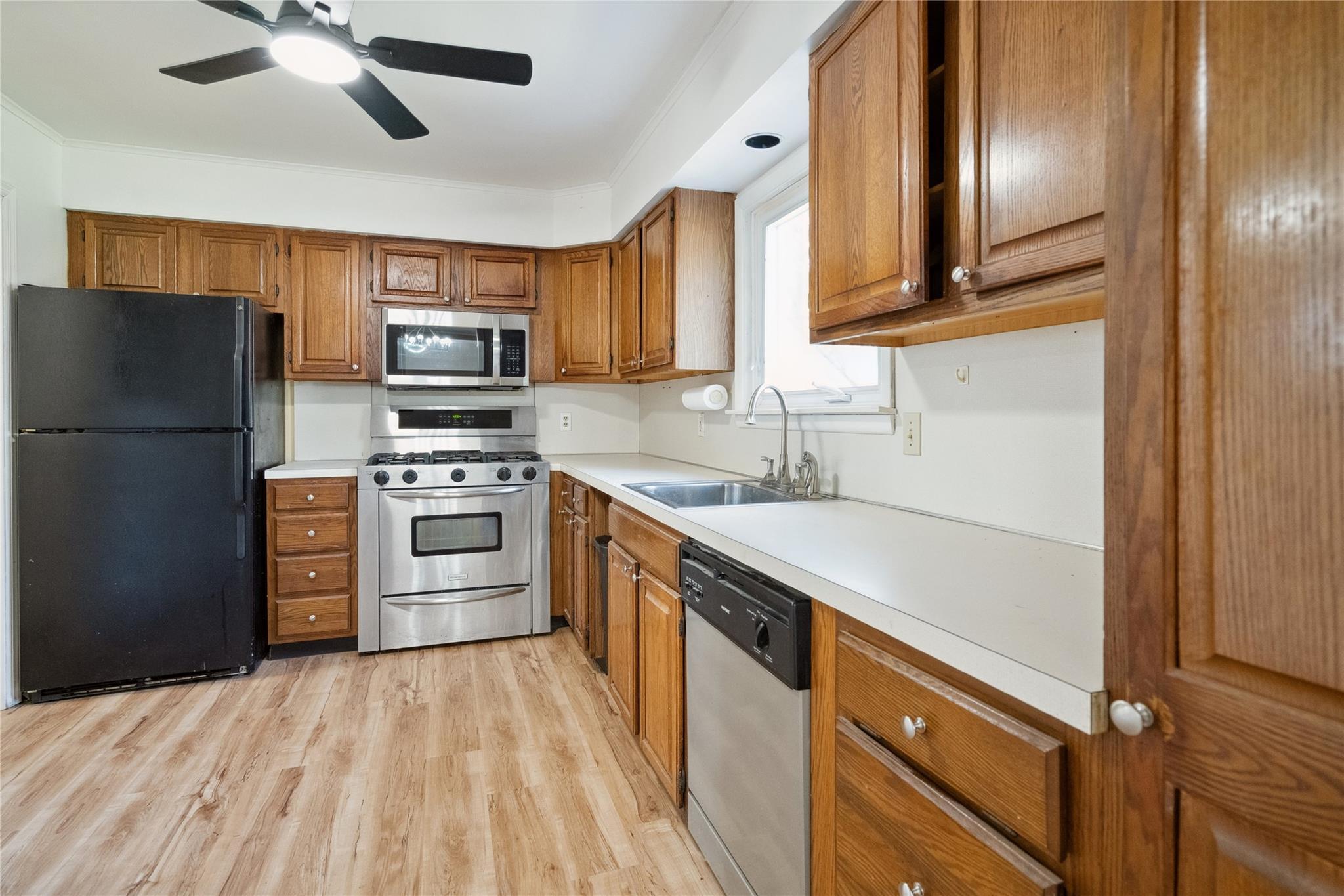 Single Family Main Bayview  Suffolk County, NY 11971, MLS-845954-15