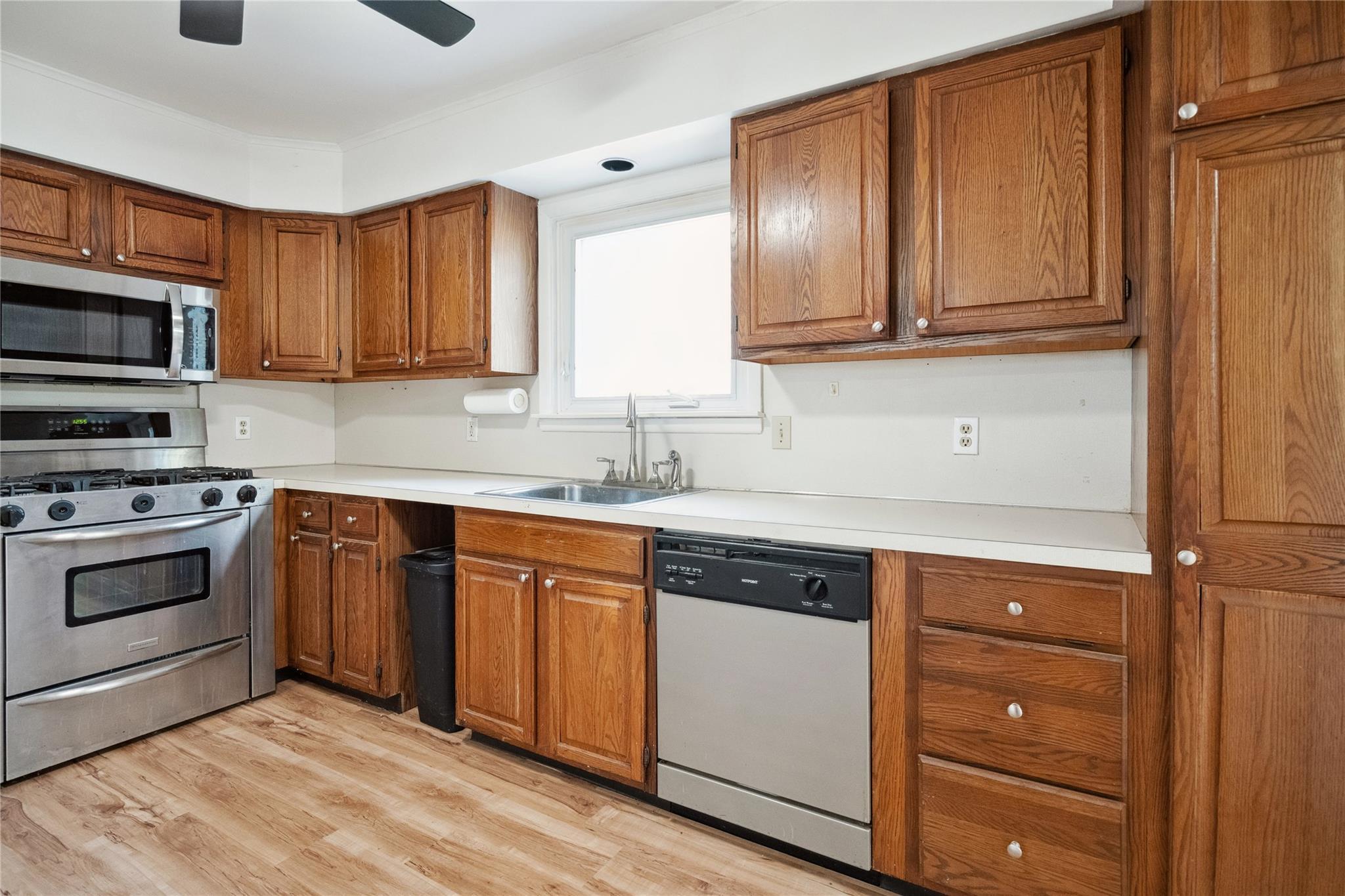 Single Family Main Bayview  Suffolk County, NY 11971, MLS-845954-16