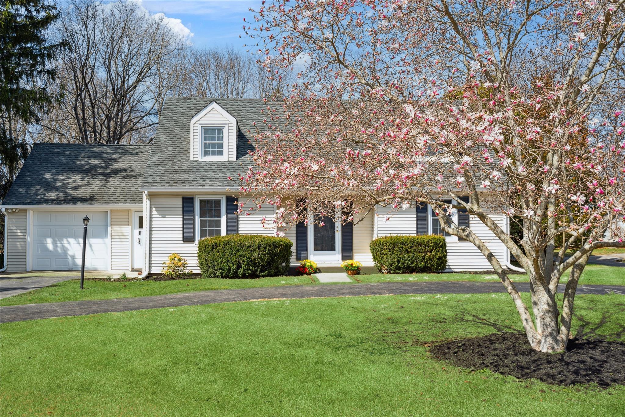 Single Family Main Bayview  Suffolk County, NY 11971, MLS-845954-2