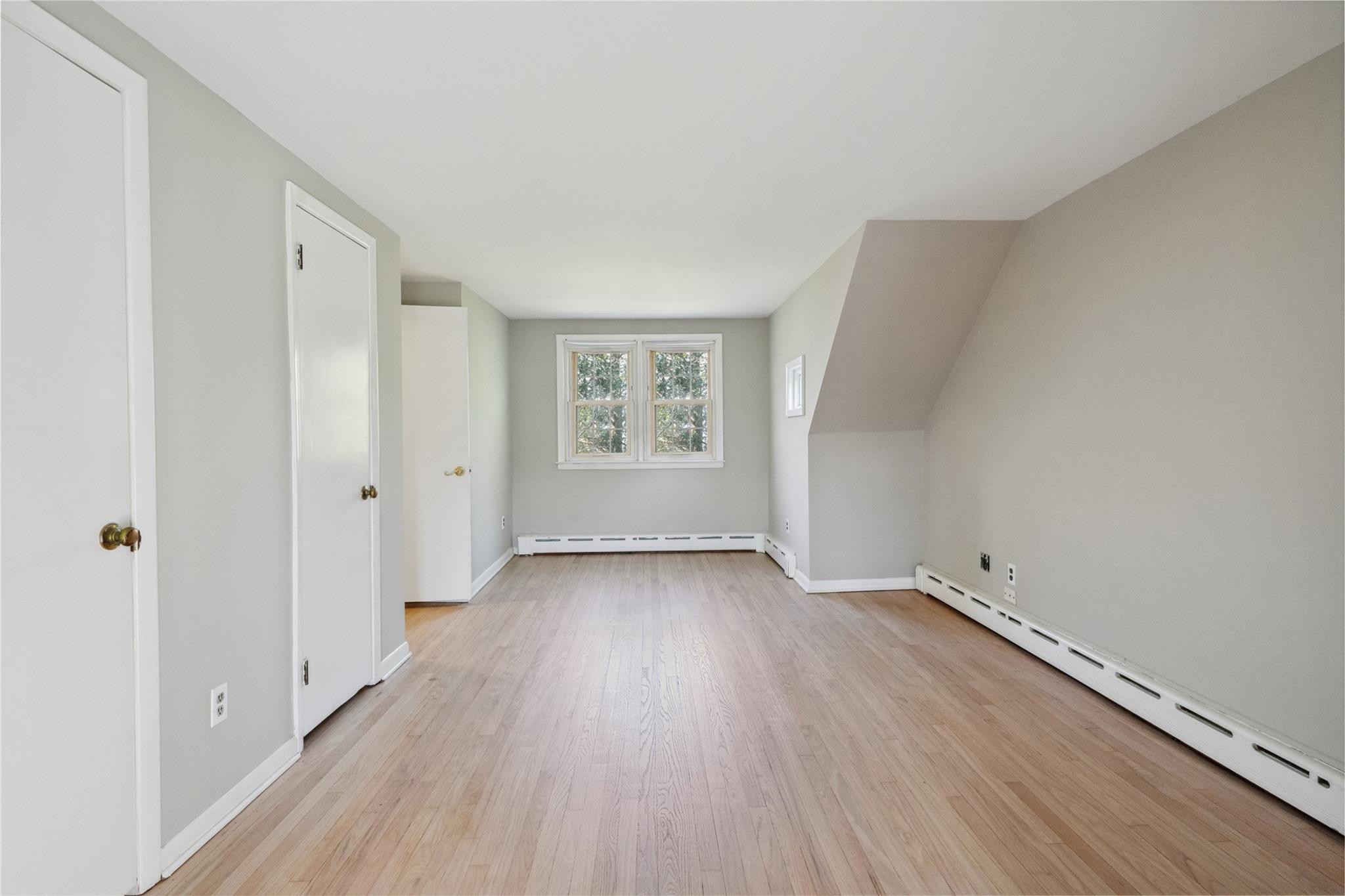 Single Family Main Bayview  Suffolk County, NY 11971, MLS-845954-20