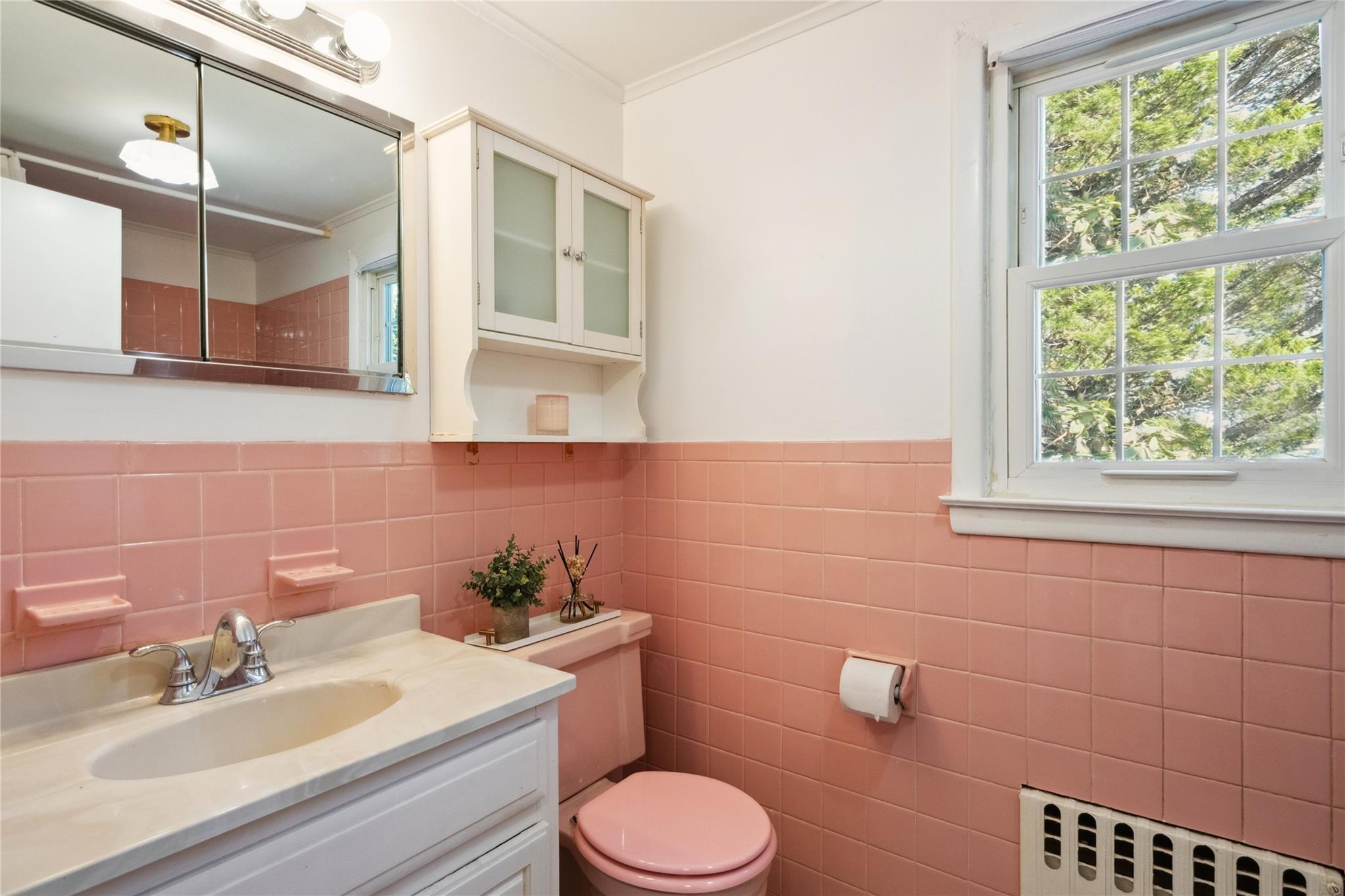 Single Family Main Bayview  Suffolk County, NY 11971, MLS-845954-21
