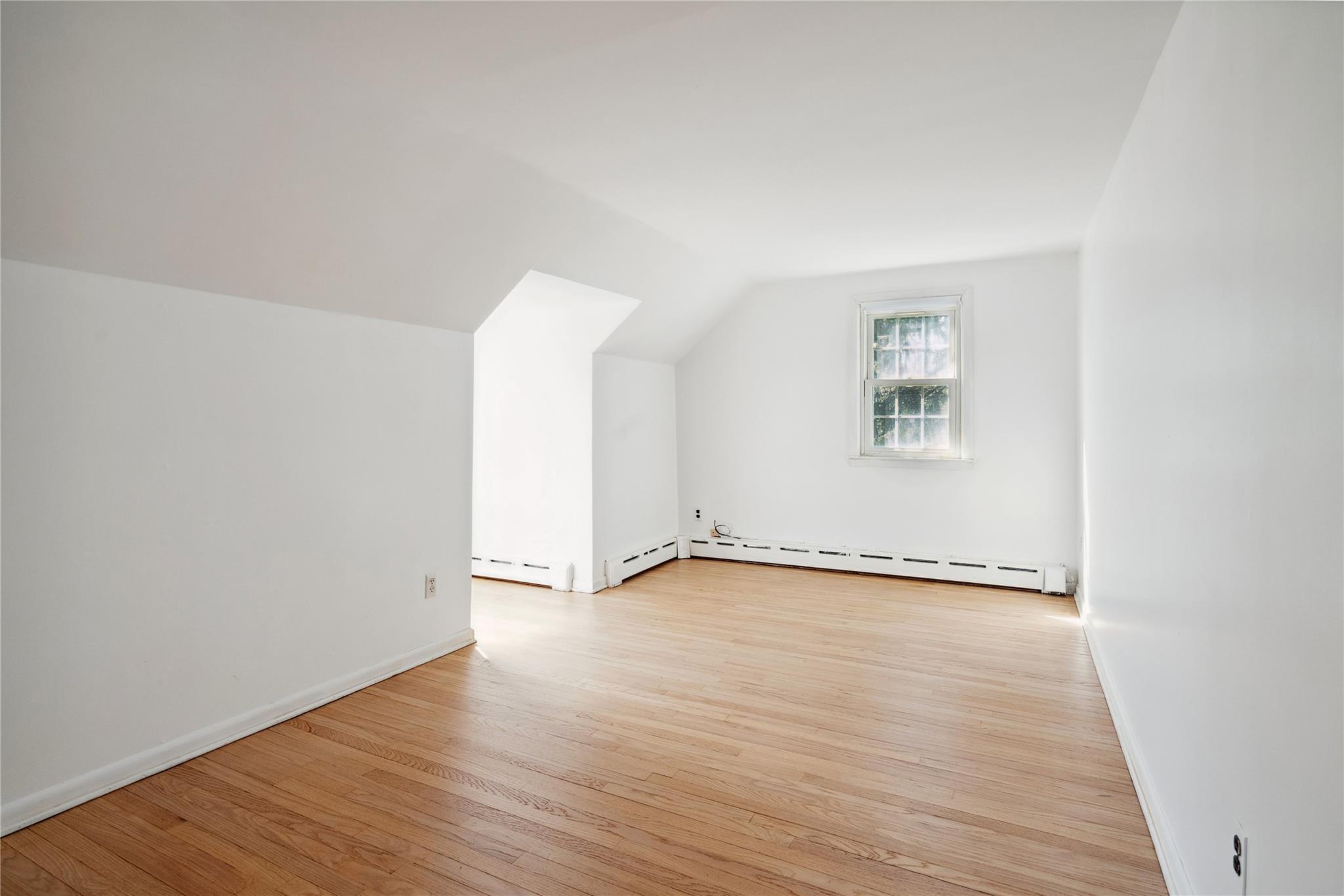 Single Family Main Bayview  Suffolk County, NY 11971, MLS-845954-22