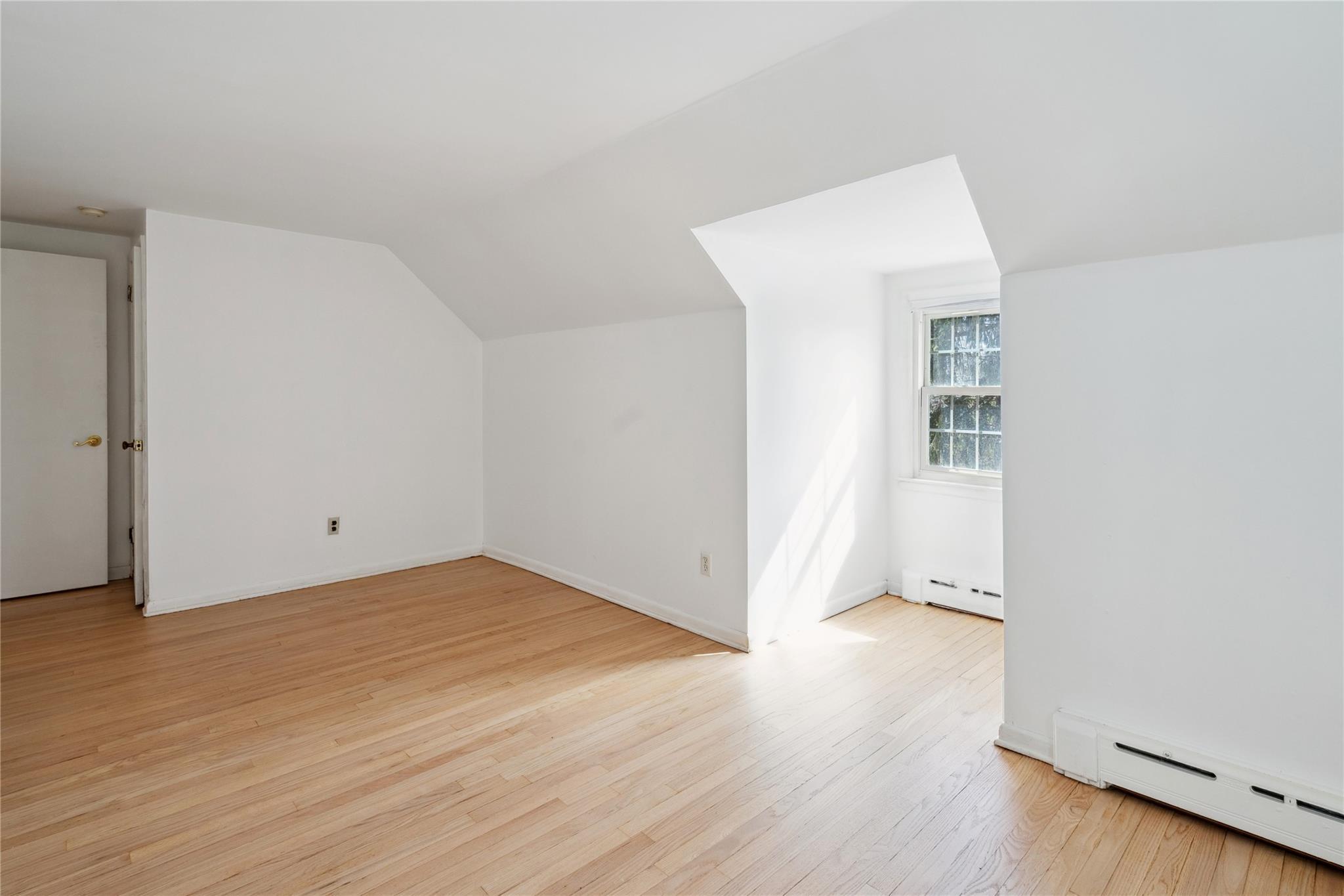 Single Family Main Bayview  Suffolk County, NY 11971, MLS-845954-23