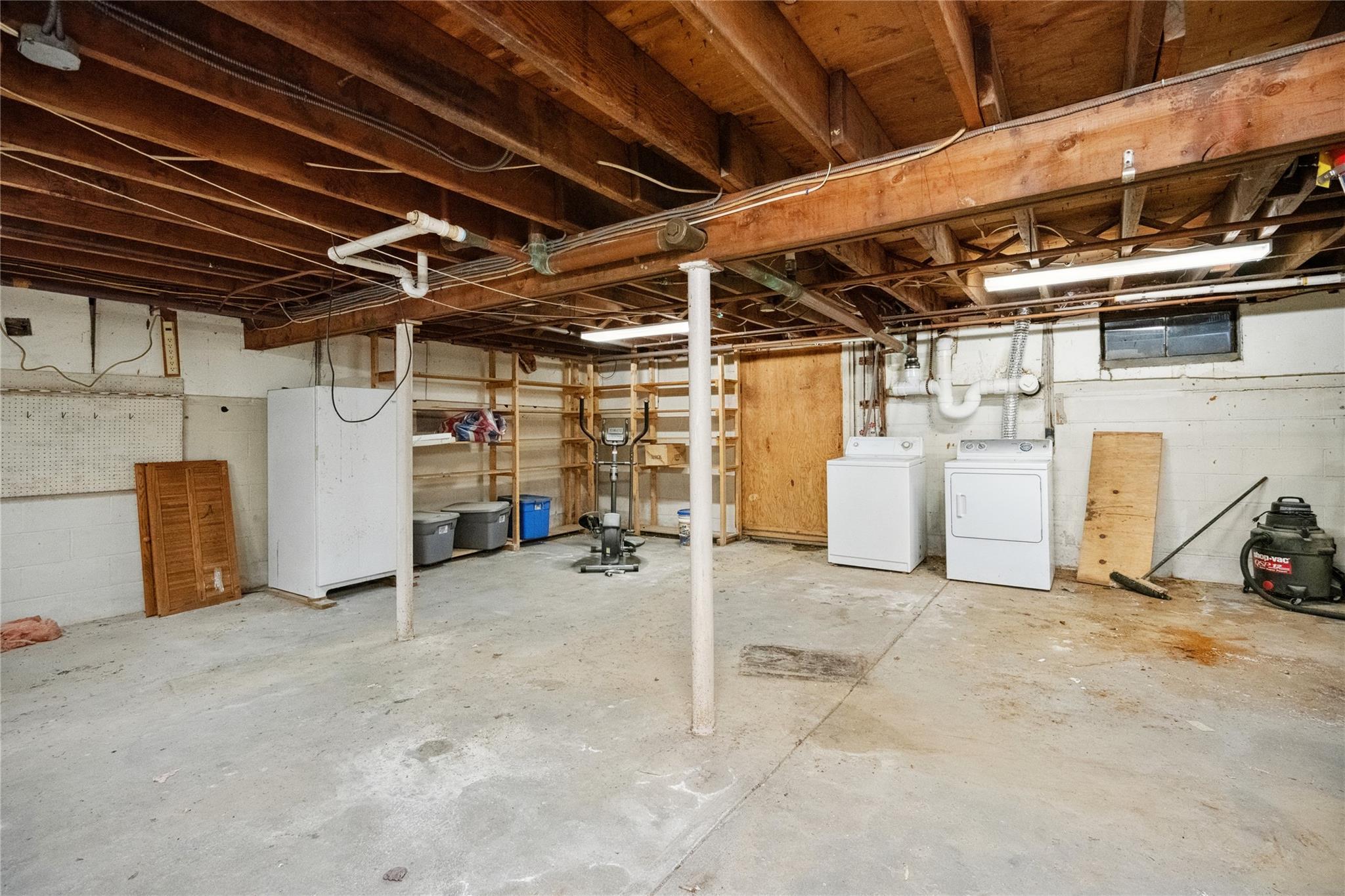 Single Family Main Bayview  Suffolk County, NY 11971, MLS-845954-27