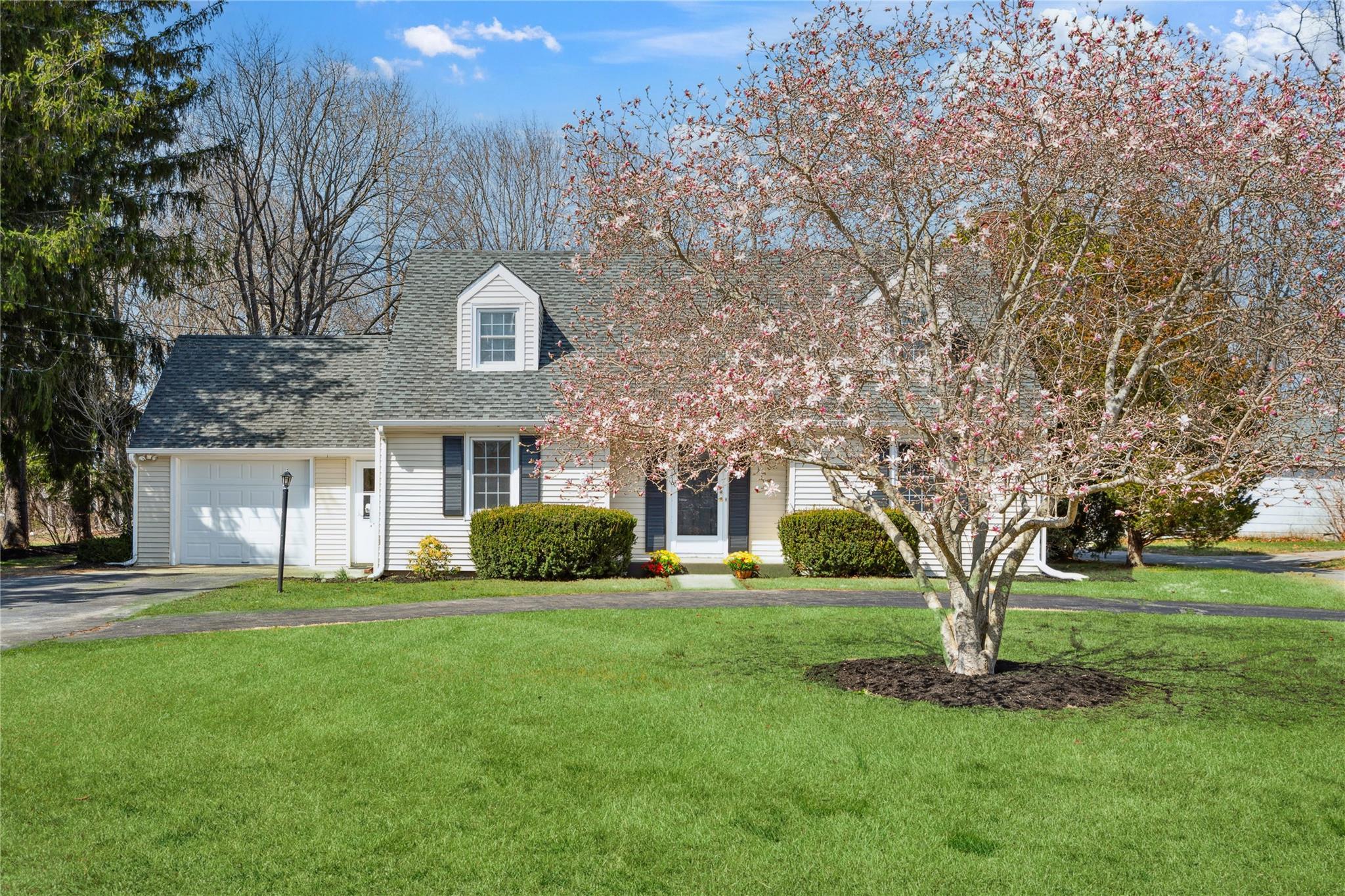 Single Family Main Bayview  Suffolk County, NY 11971, MLS-845954-3
