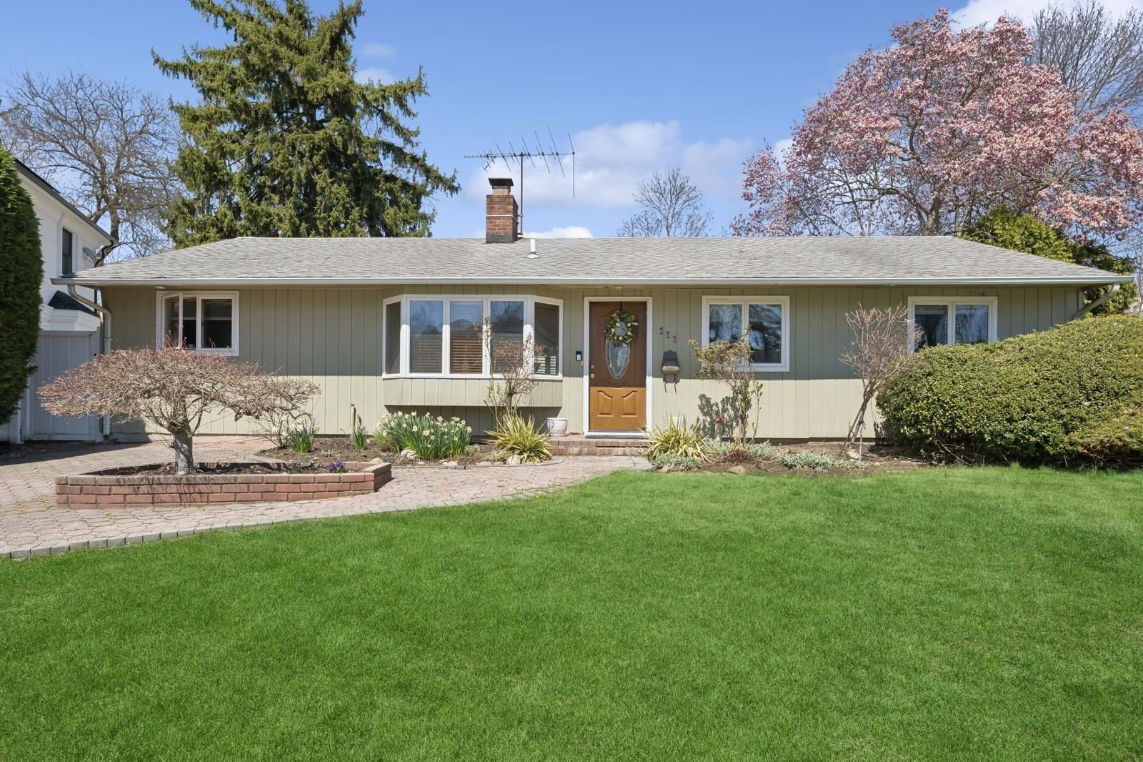 Single Family Southwood  Nassau County, NY 11791, MLS-845962-16