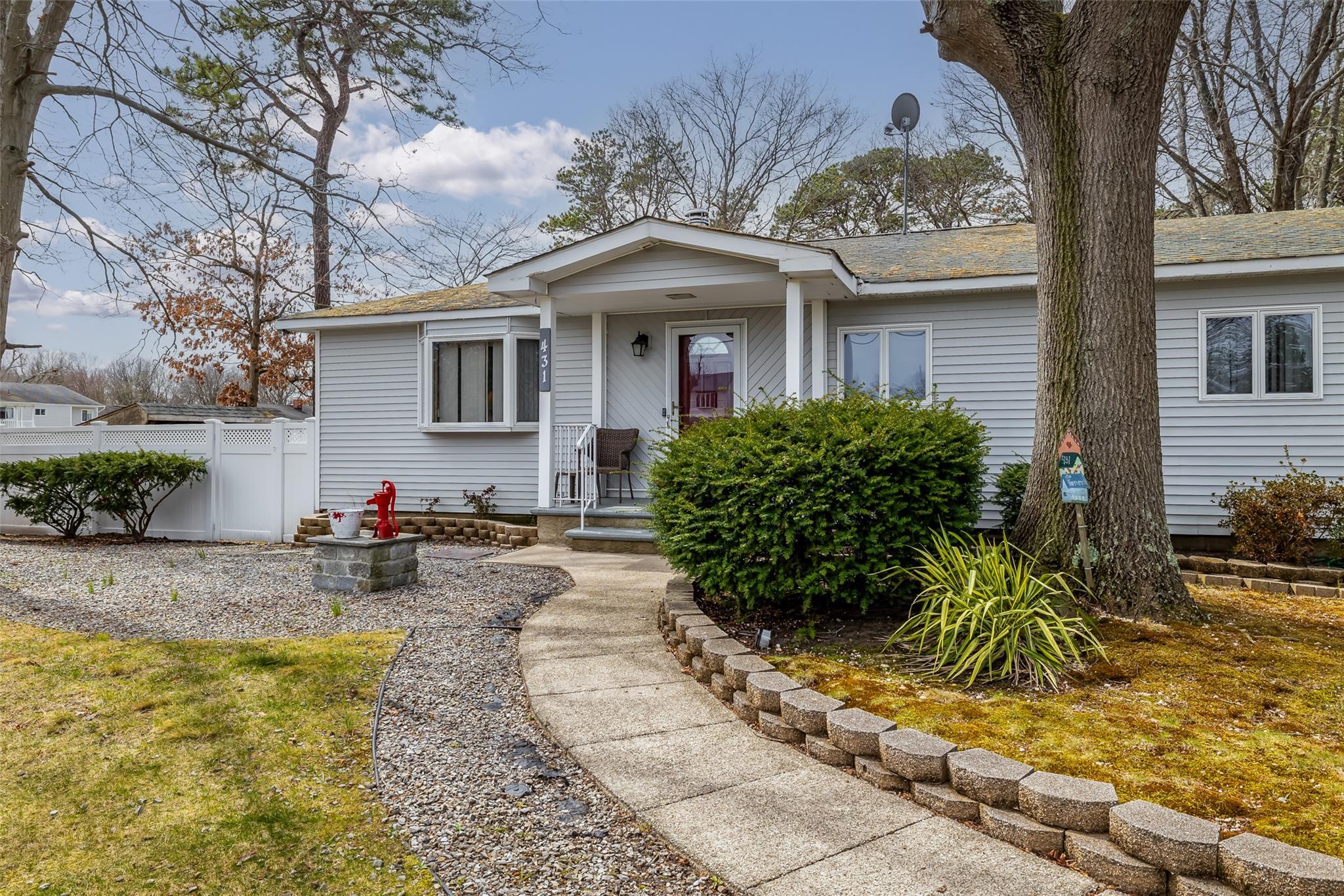 Single Family Grand  Suffolk County, NY 11717, MLS-846002-3