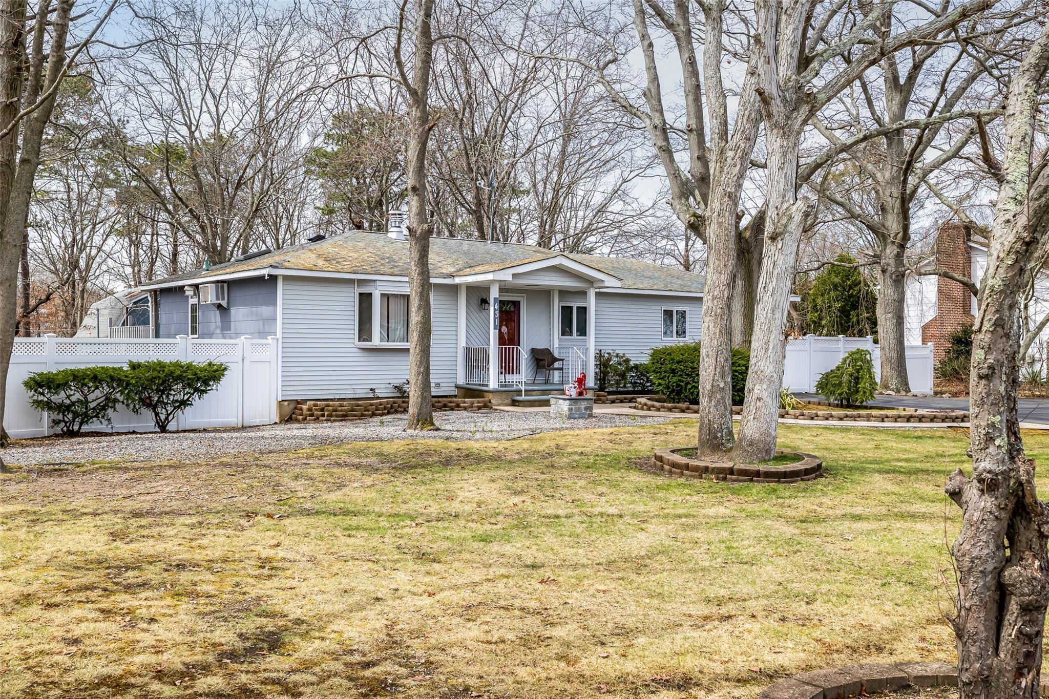 Single Family Grand  Suffolk County, NY 11717, MLS-846002-4