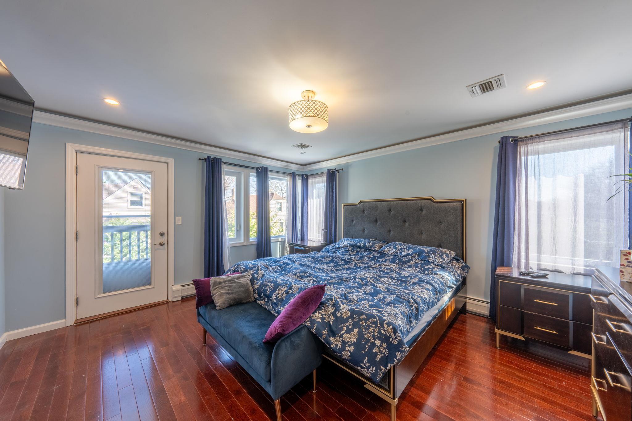Single Family Collfield  Staten Island, NY 10302, MLS-846133-17