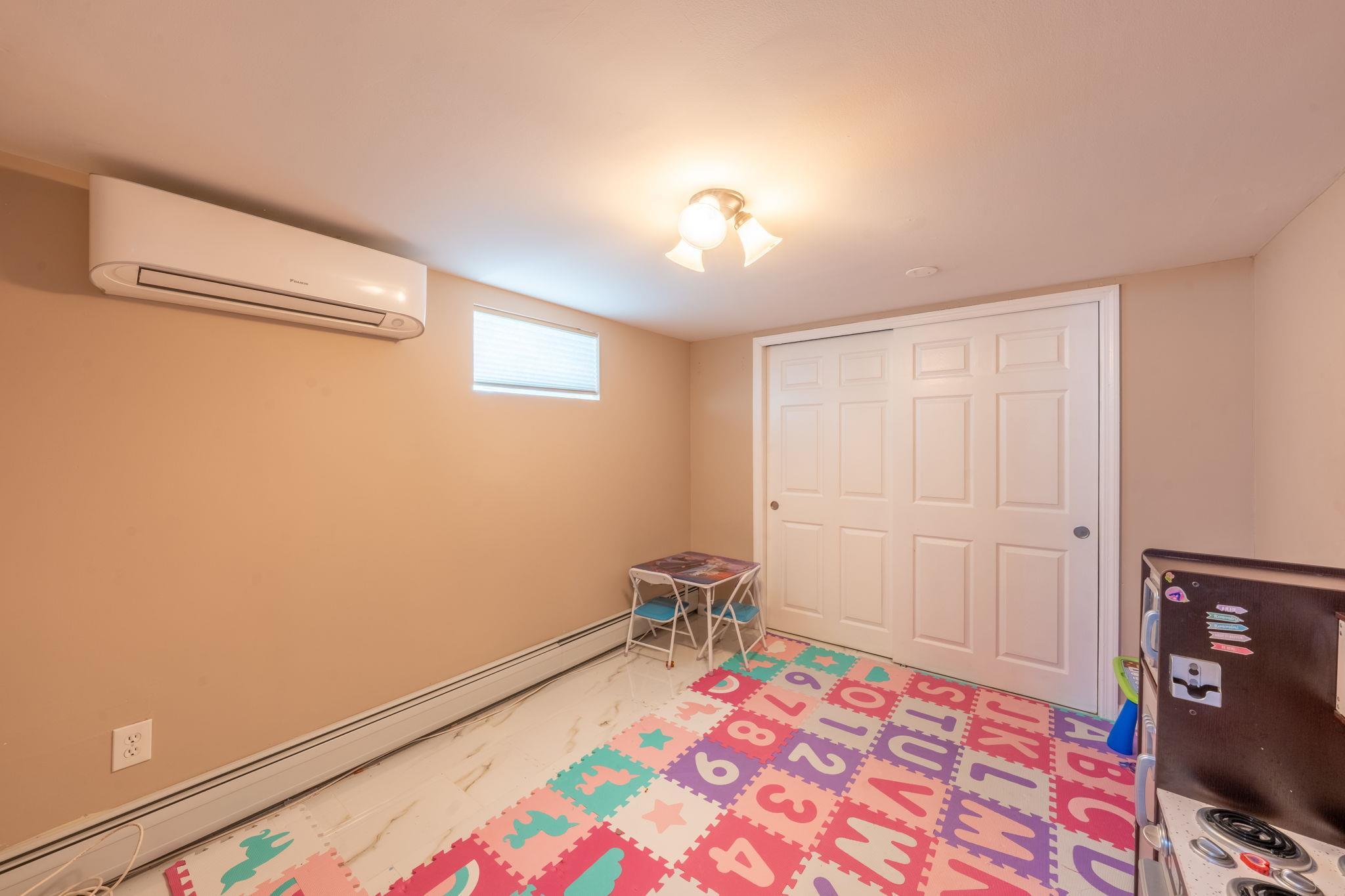 Single Family Collfield  Staten Island, NY 10302, MLS-846133-21