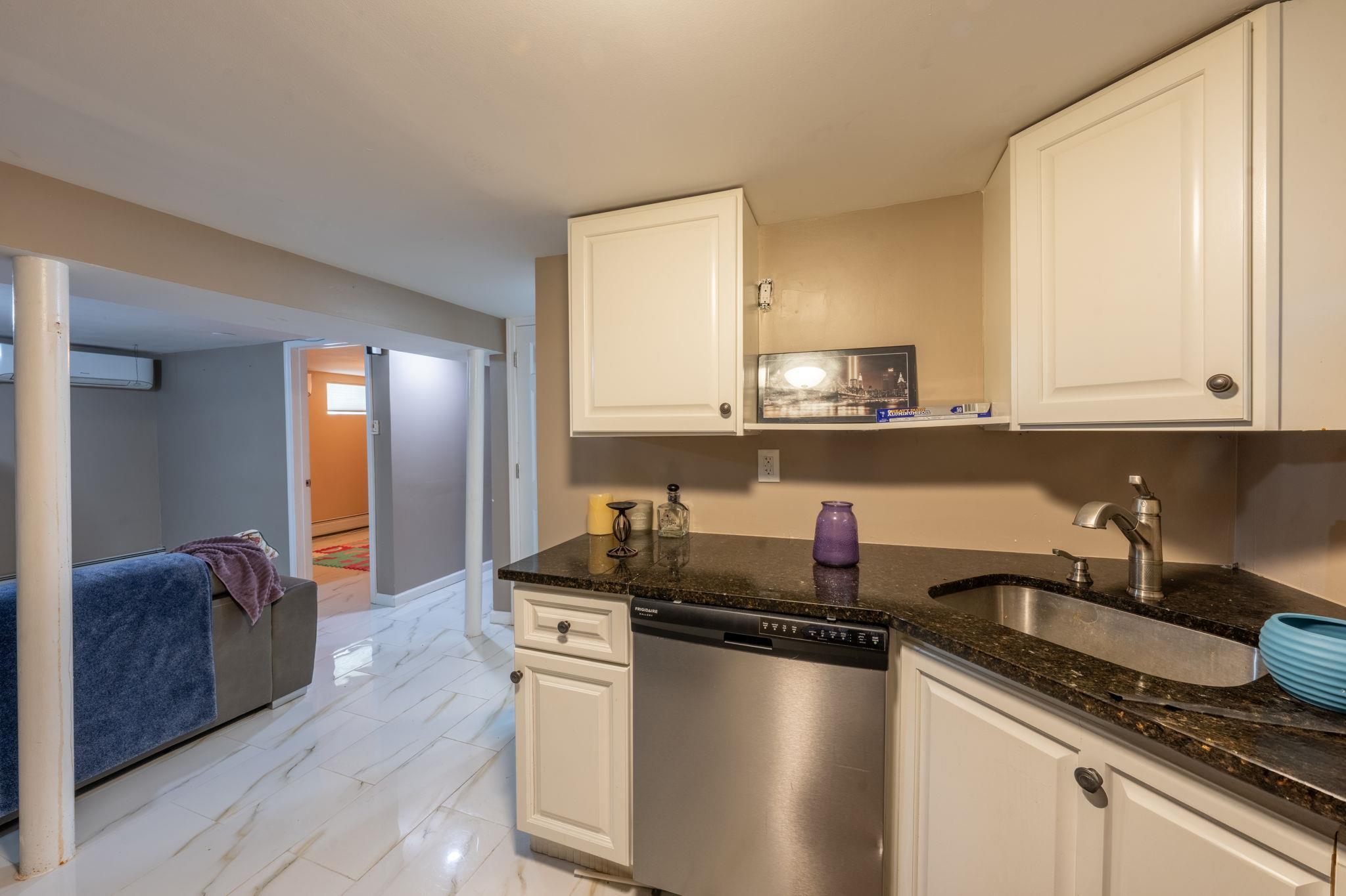 Single Family Collfield  Staten Island, NY 10302, MLS-846133-22