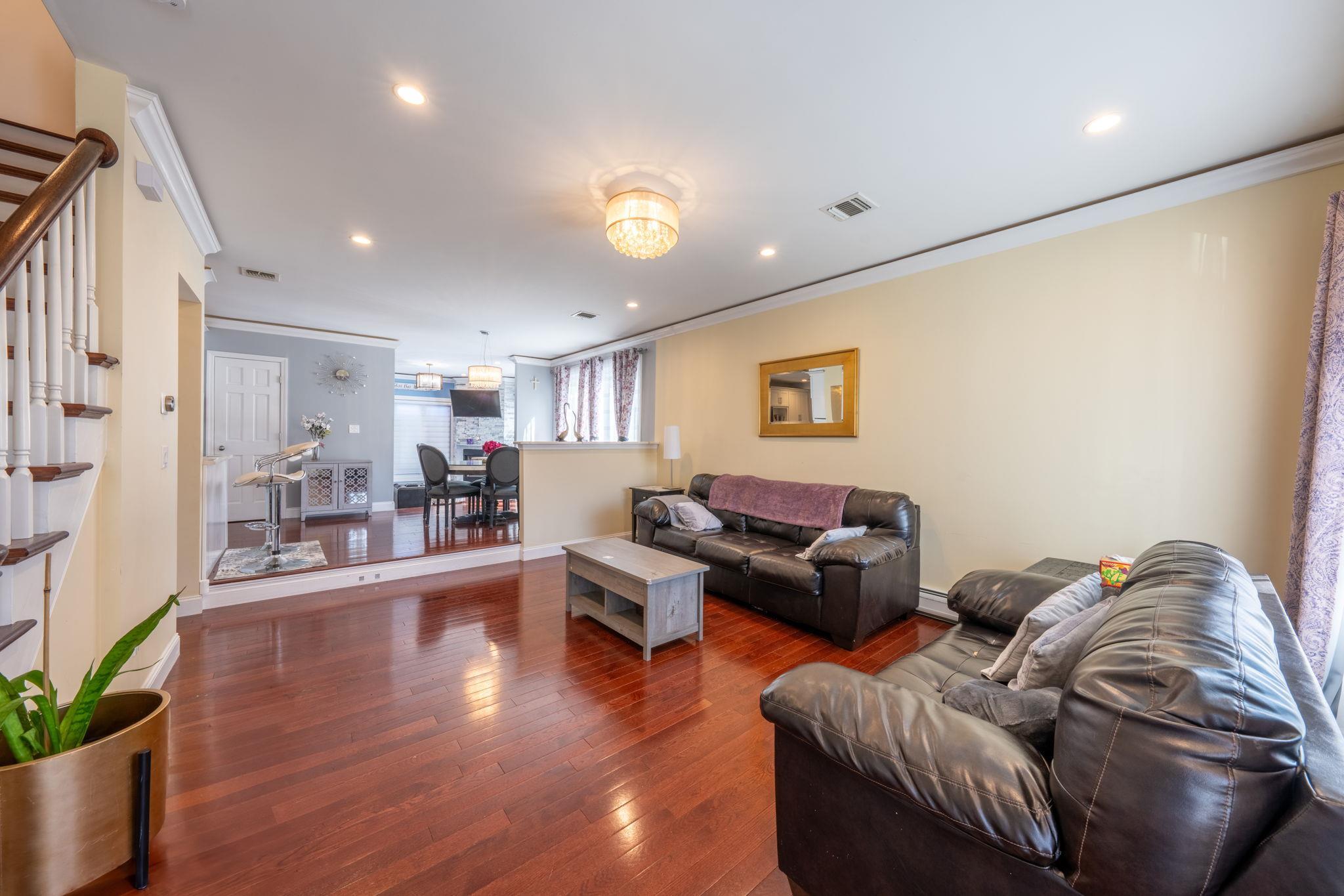 Single Family Collfield  Staten Island, NY 10302, MLS-846133-3