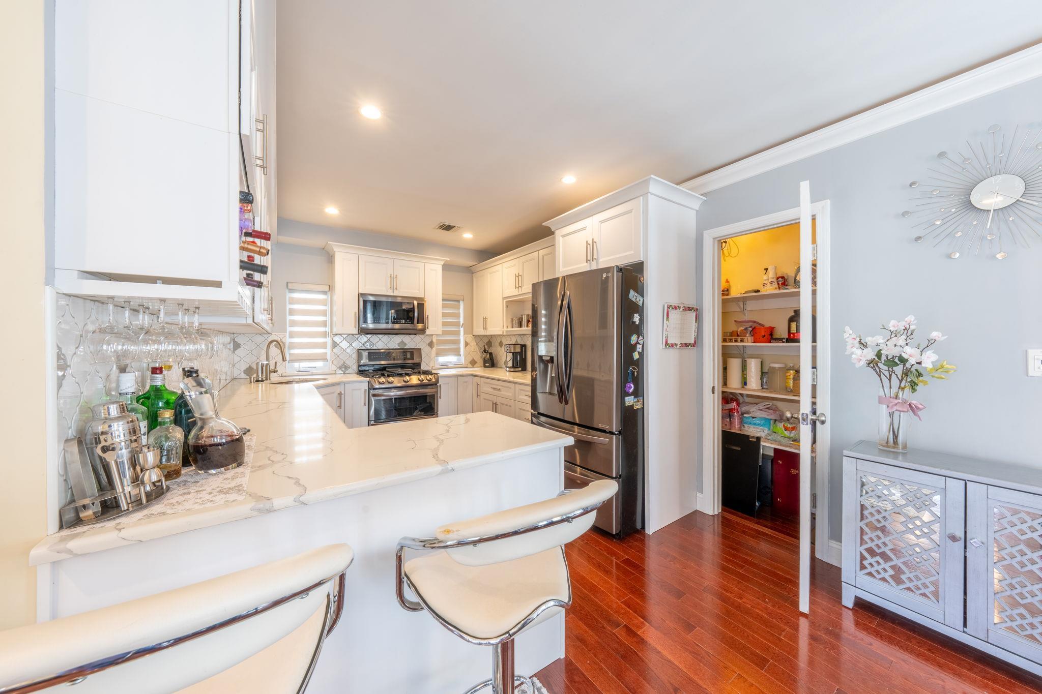 Single Family Collfield  Staten Island, NY 10302, MLS-846133-6