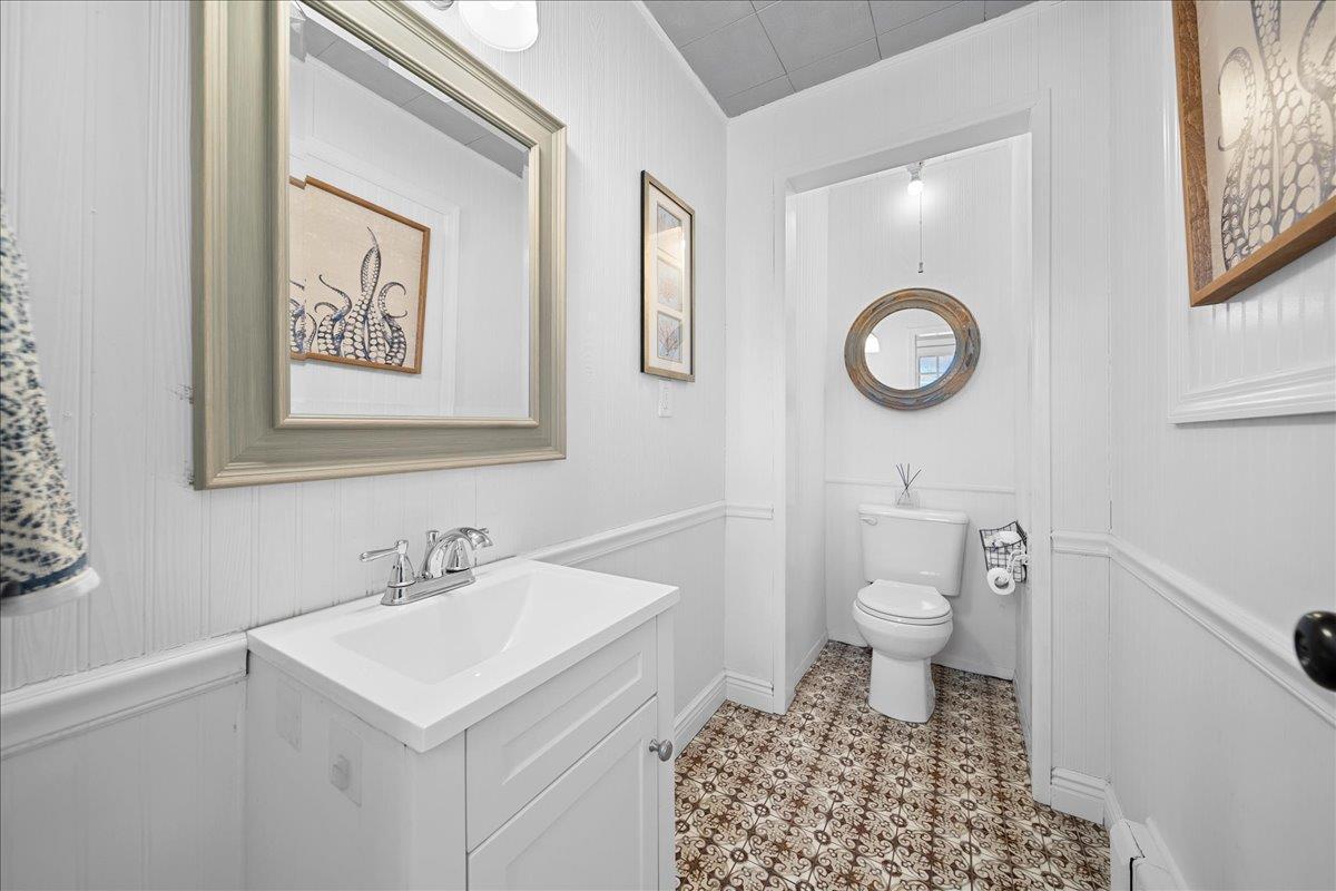 Single Family Seafield  Suffolk County, NY 11706, MLS-846209-21