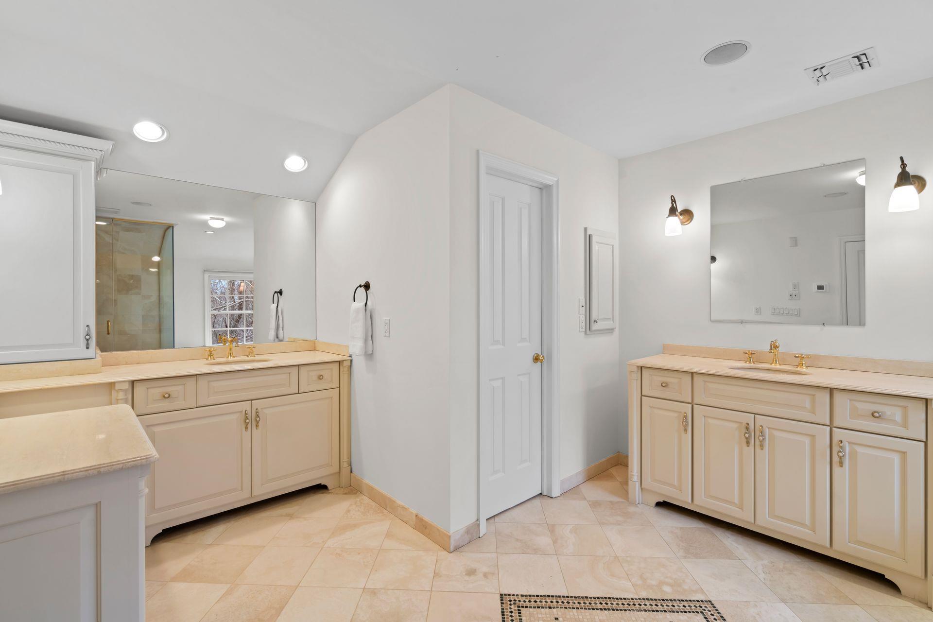 Single Family Oakwood  Suffolk County, NY 11743, MLS-846285-28