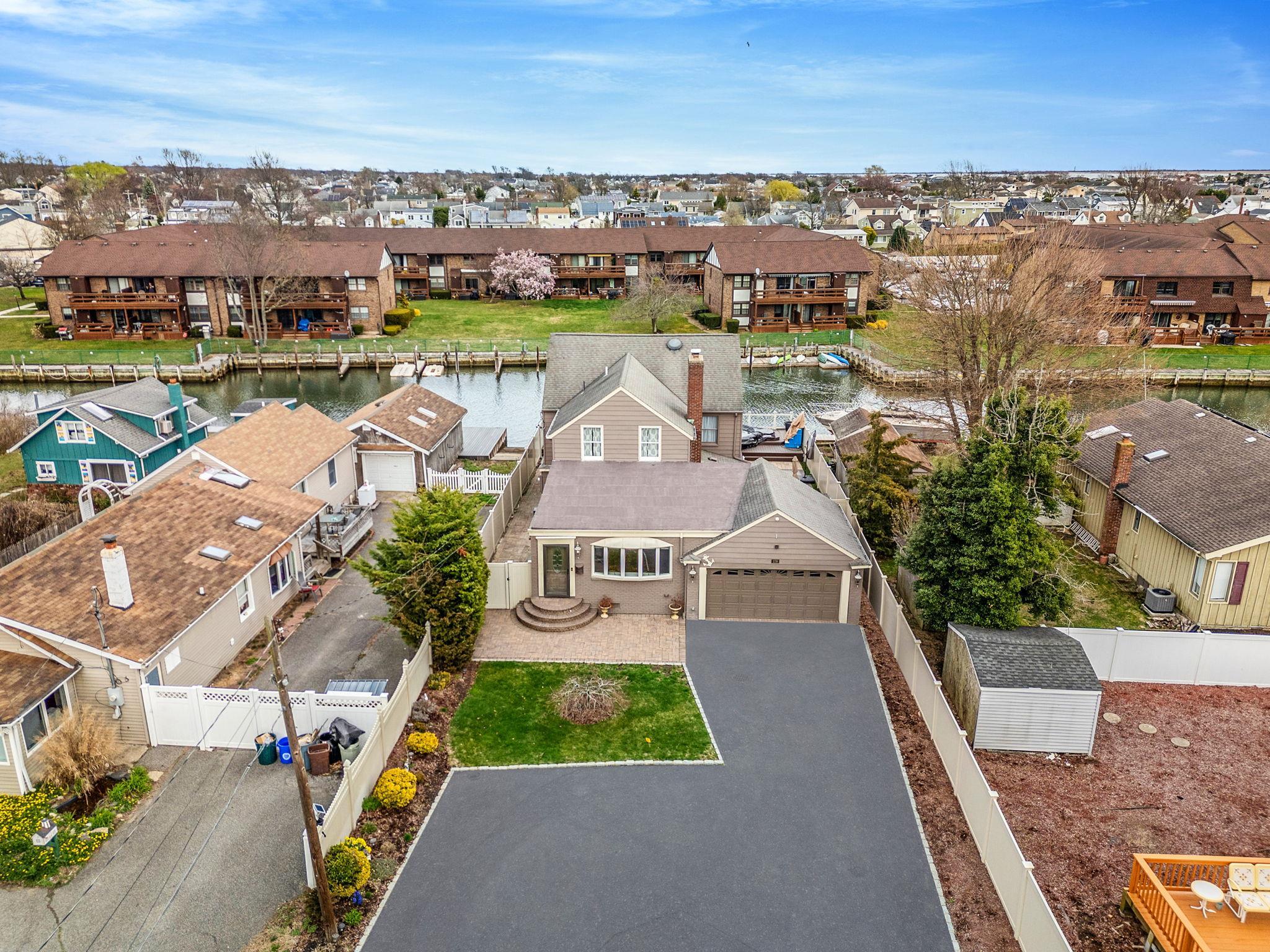 Single Family Baylawn Avenue  Suffolk County, NY 11726, MLS-846343-4