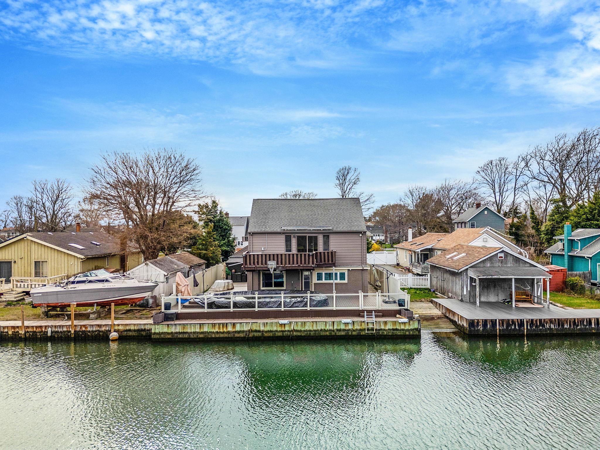Single Family Baylawn Avenue  Suffolk County, NY 11726, MLS-846343-5