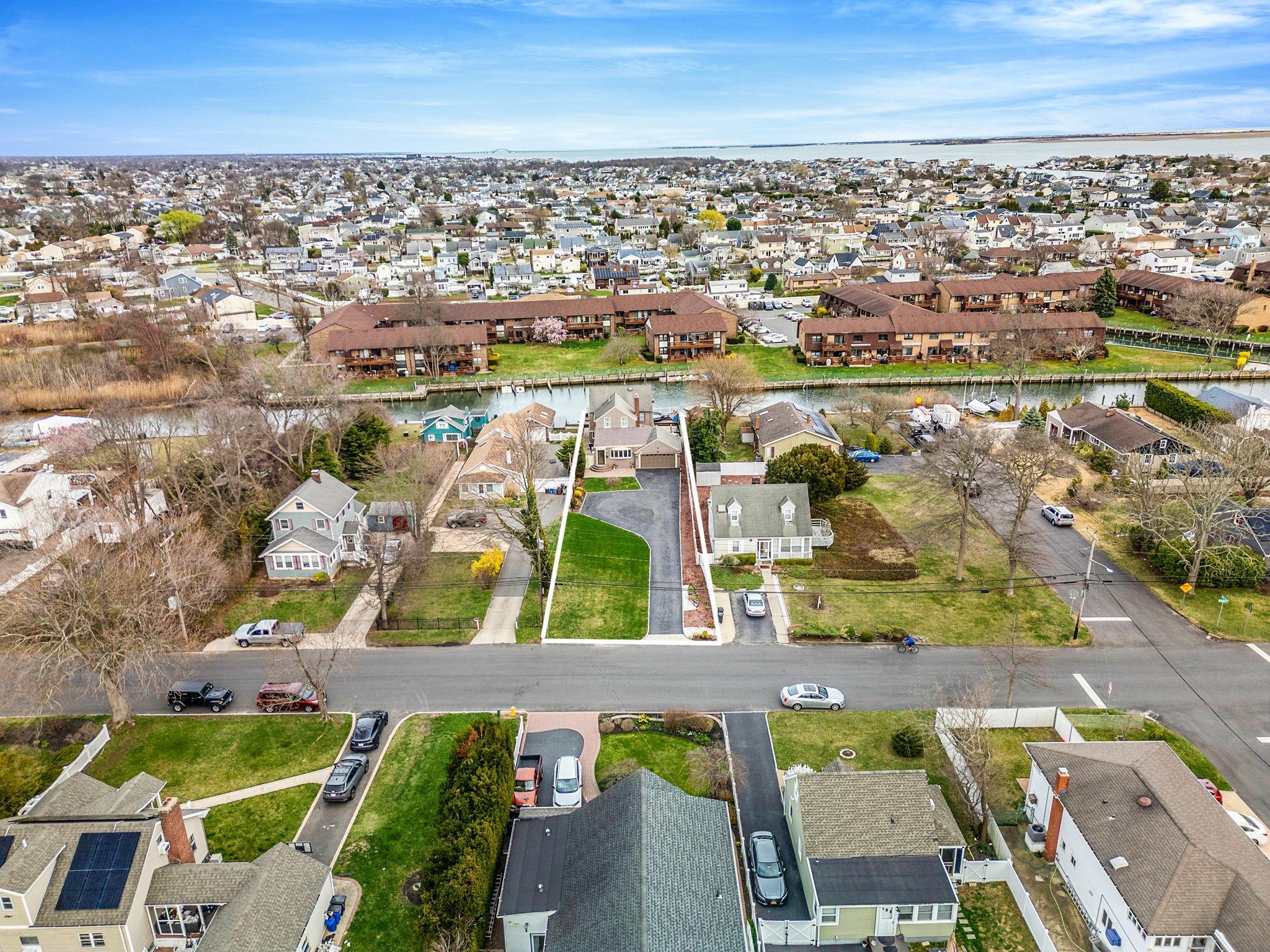 Single Family Baylawn Avenue  Suffolk County, NY 11726, MLS-846343-6