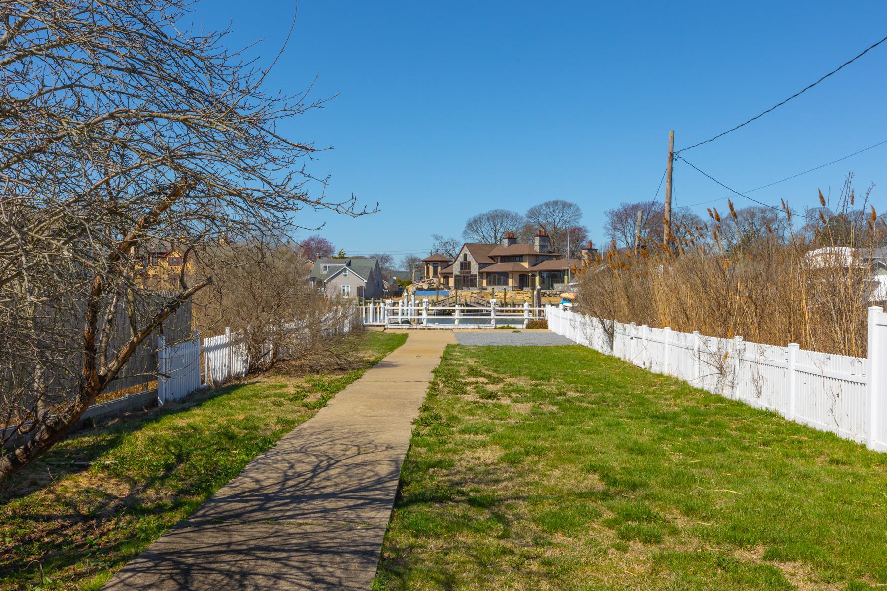 Single Family Riverdale  Nassau County, NY 11758, MLS-846361-11