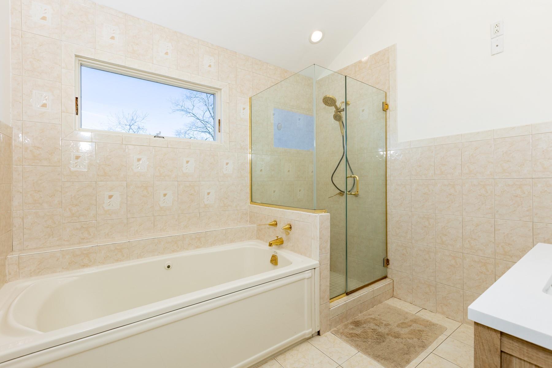 Single Family Riverdale  Nassau County, NY 11758, MLS-846361-6