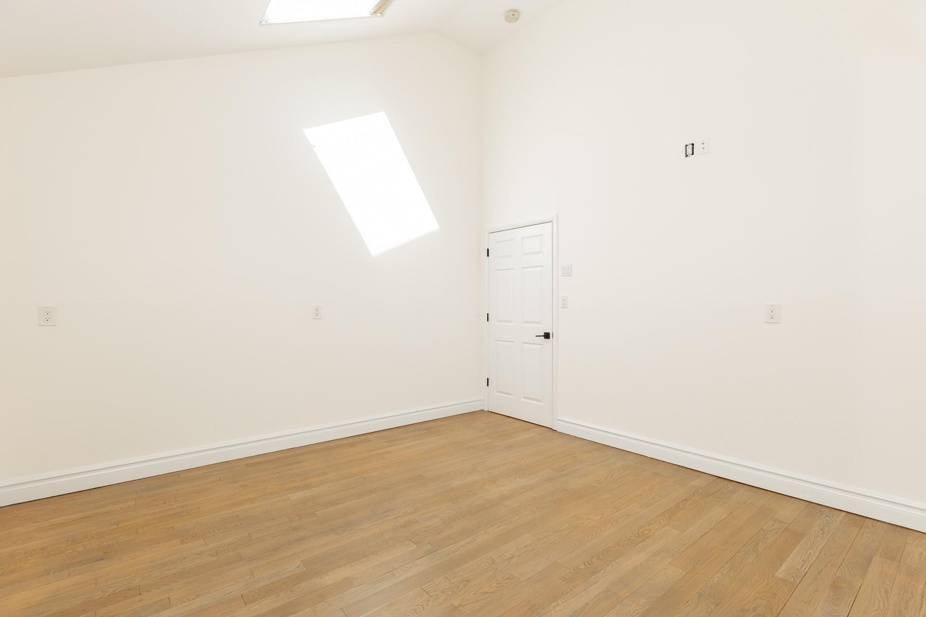 Single Family Riverdale  Nassau County, NY 11758, MLS-846361-7