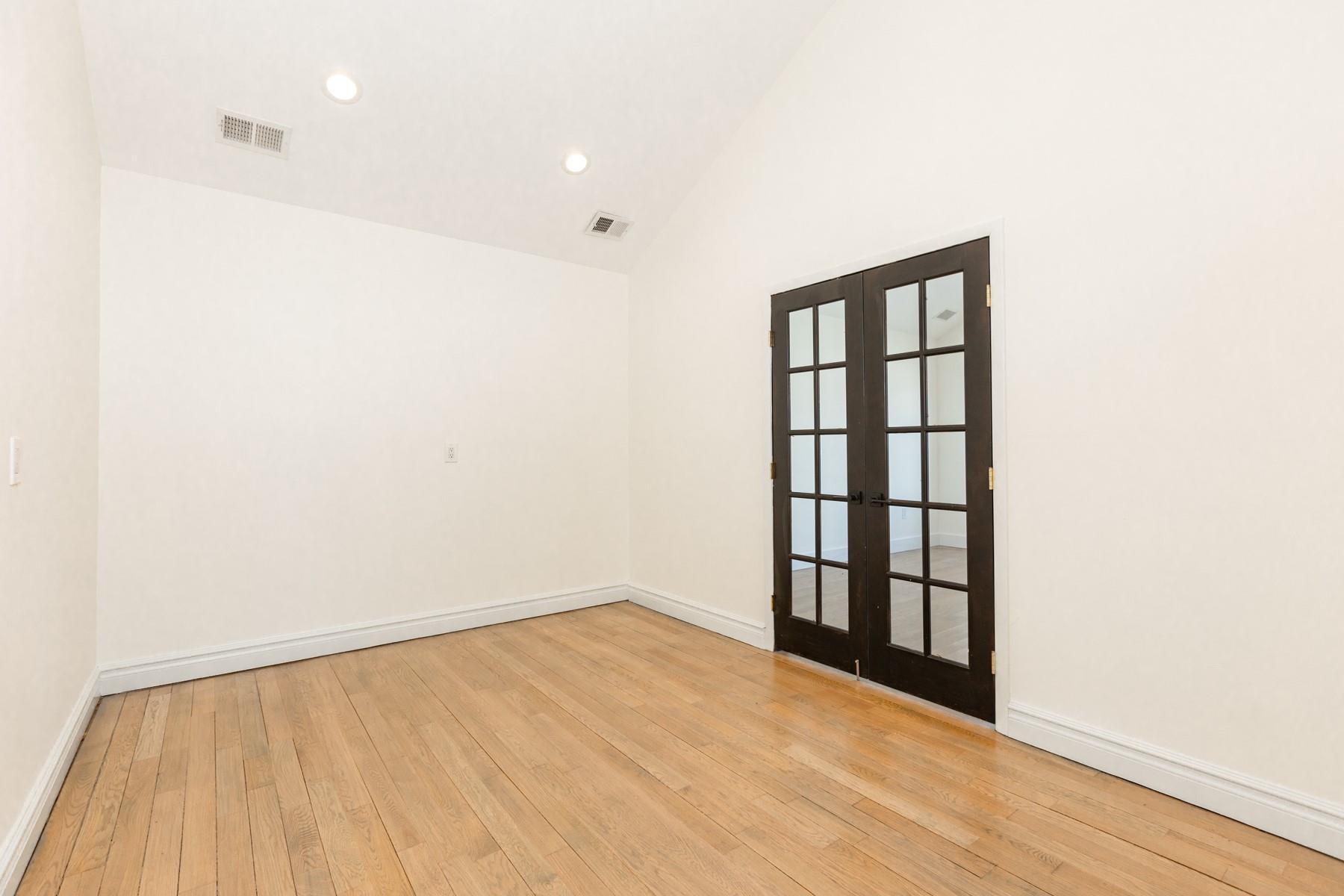Single Family Riverdale  Nassau County, NY 11758, MLS-846361-8