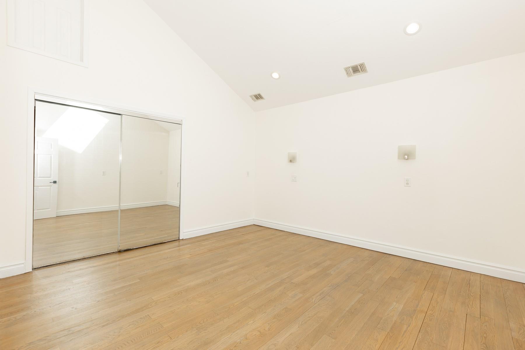 Single Family Riverdale  Nassau County, NY 11758, MLS-846361-9