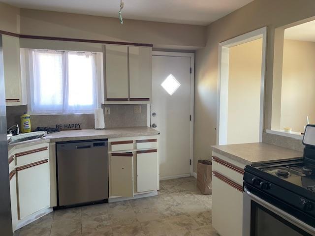 Single Family Shore Walk  Suffolk County, NY 11757, MLS-846412-7